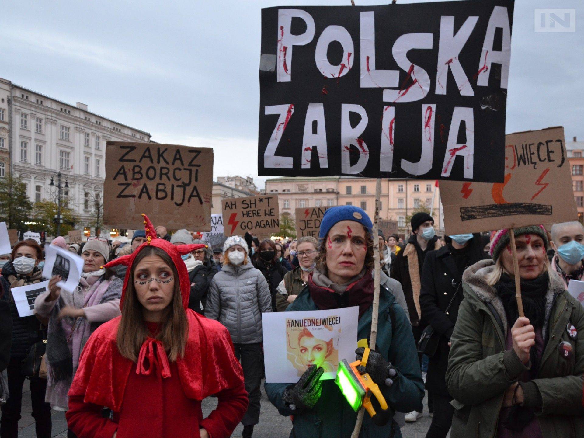 "Ani jednej więcej"! Kraków protestuje po kolejnej śmierci kobiety w ciąży