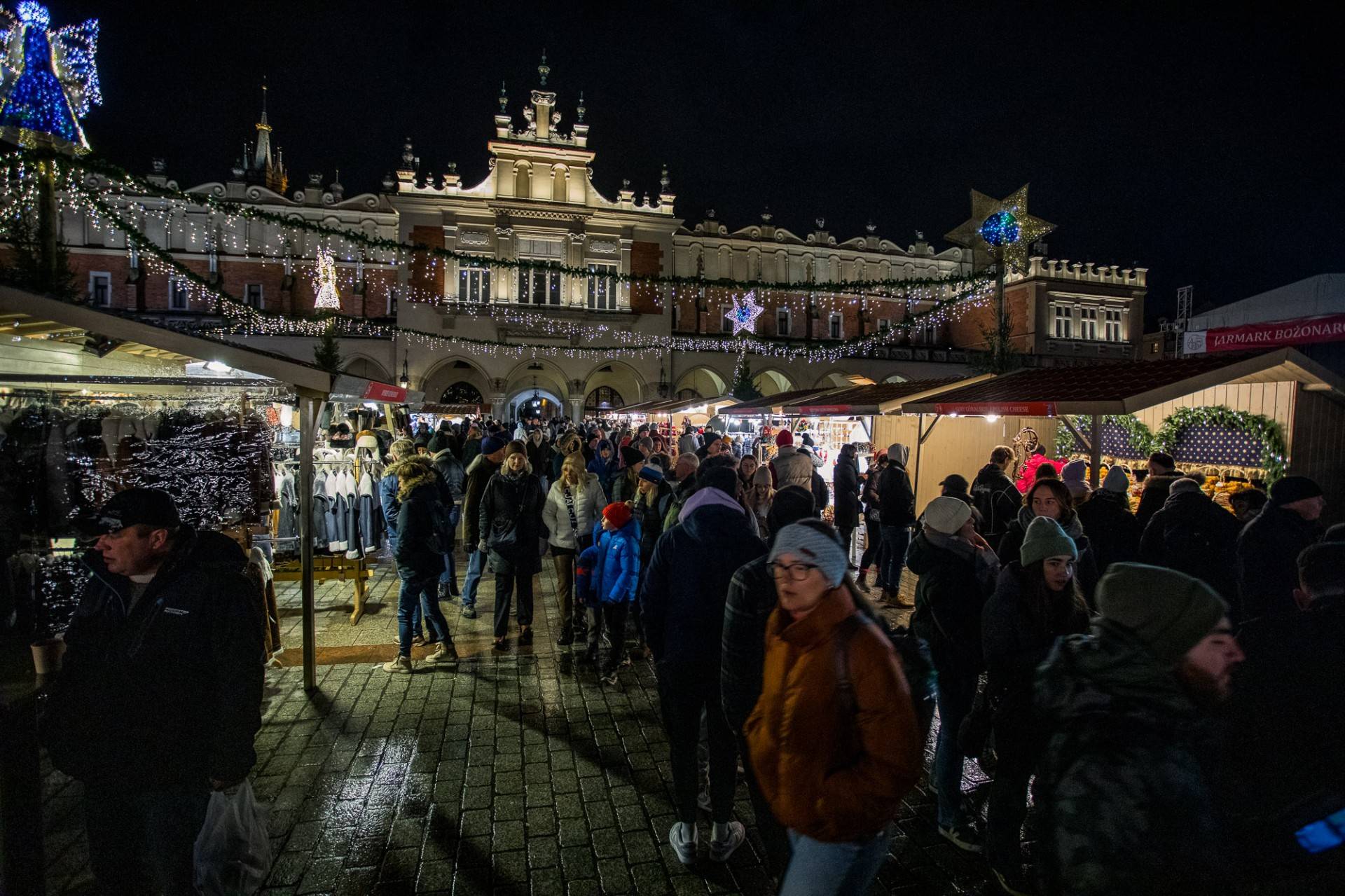 W Krakowie już świąteczny nastrój, wiadomo kiedy rozświetlą choinkę na Rynku