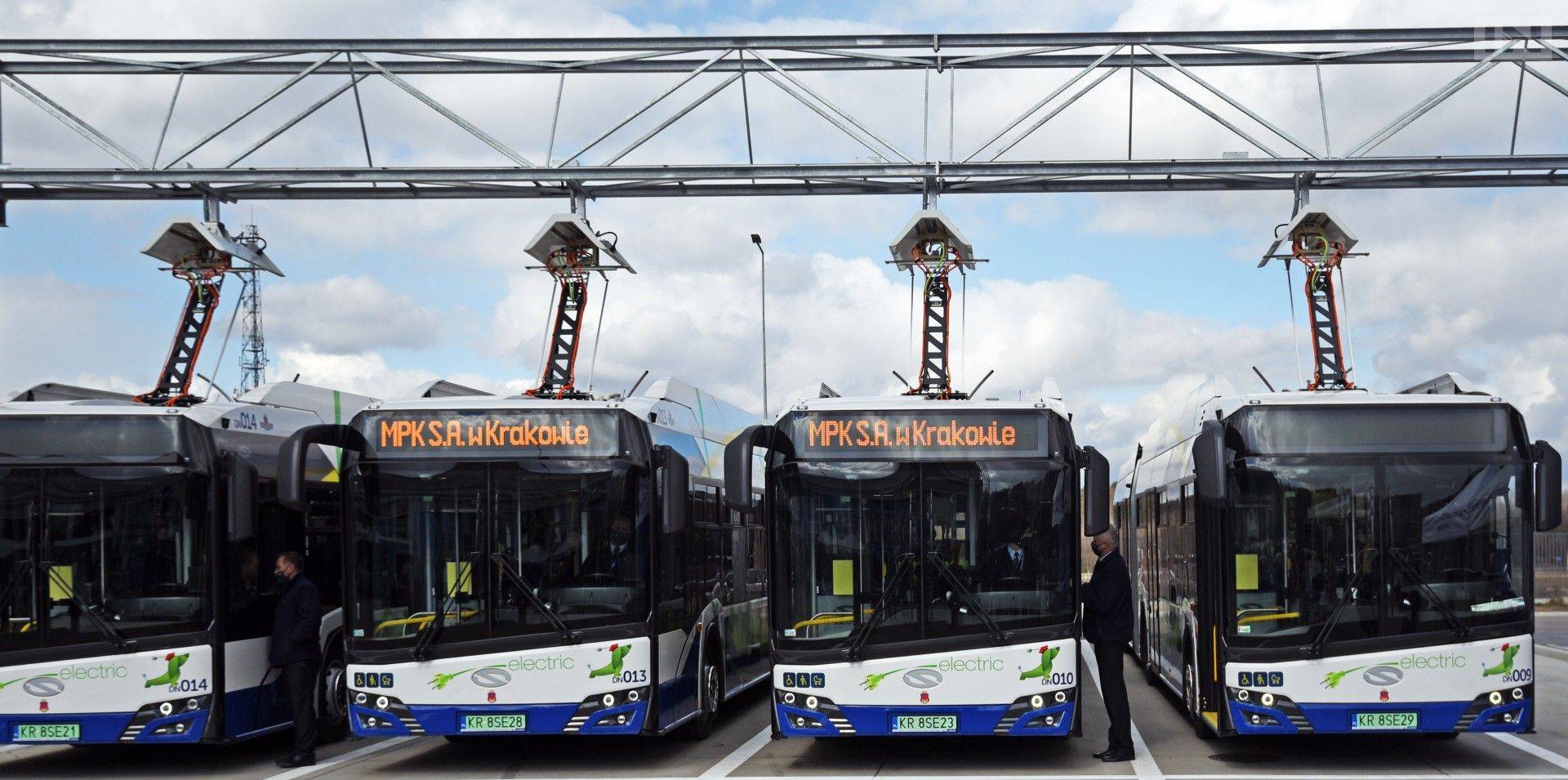 Sporo zmian w kursowaniu autobusów i tramwajów, linie specjalne w długi weekend