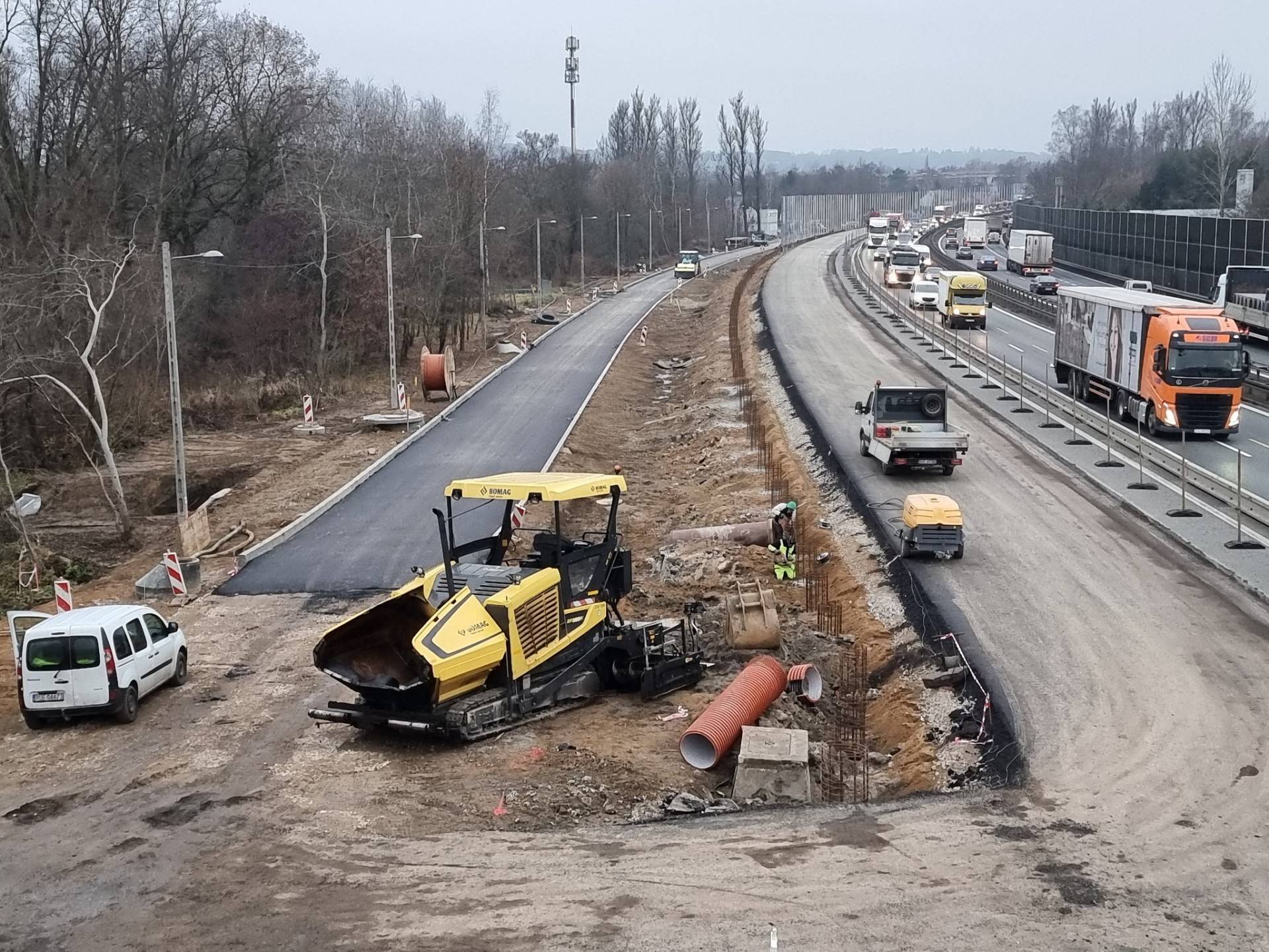 Budują trzeci pas jezdni na autostradzie wokół Krakowa, wąskie gardło