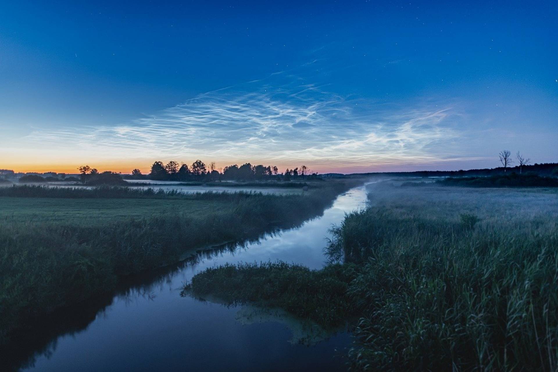 Rzadkie zjawisko do oglądania nad Małopolską: obłoki srebrzyste