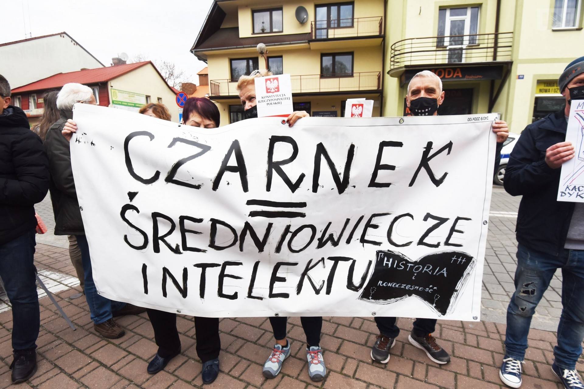 Co uczniowie sądzą o ministrze Czarnku? Pokazali wyniki badań...