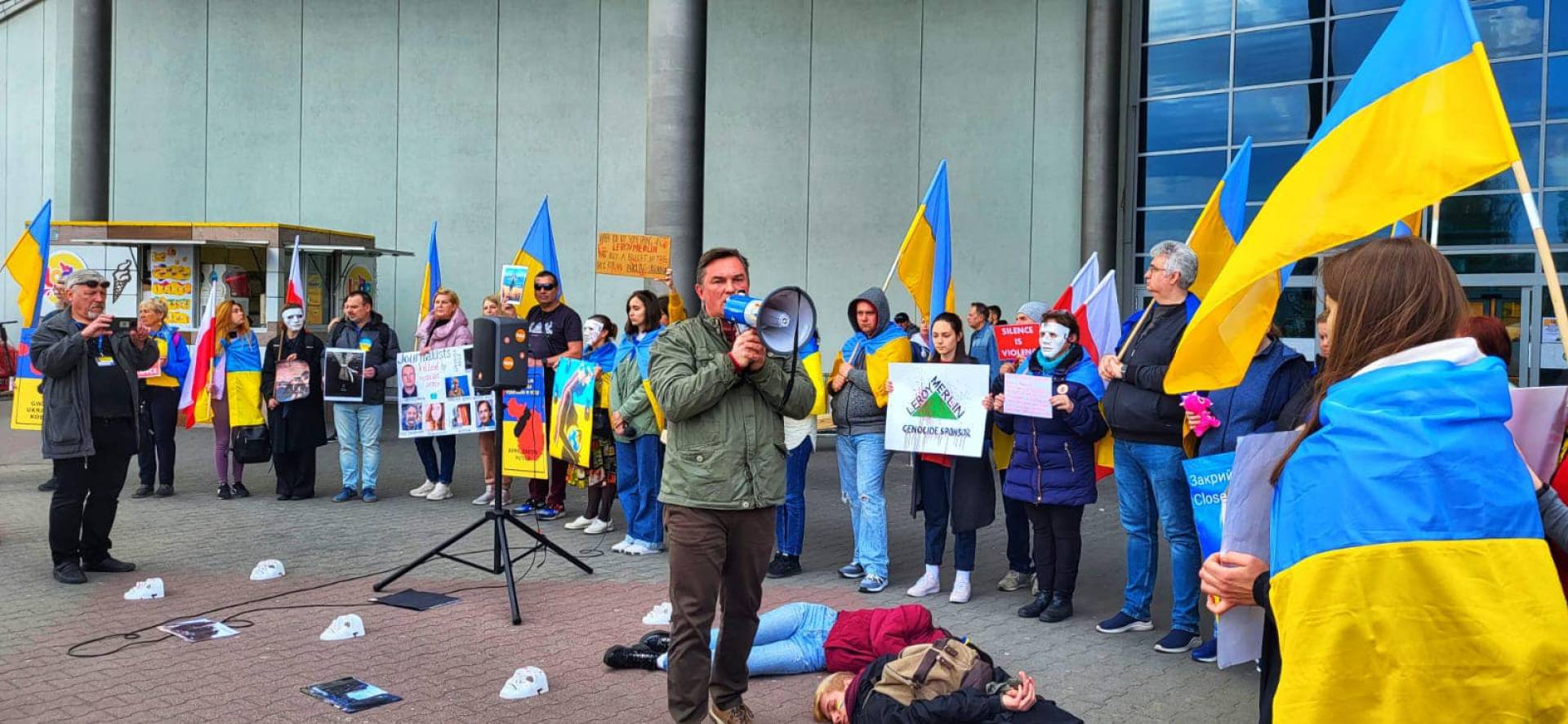 Protest przed Leroy Merlin w Krakowie: wzywali do bojkotu tej sieci
