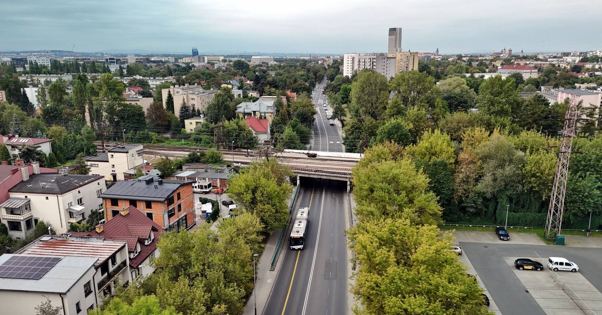 Wiadukt nad ulicą Pilotów do remontu, mieszkańcy zaniepokojeni. Olbrzymie utrudnienia