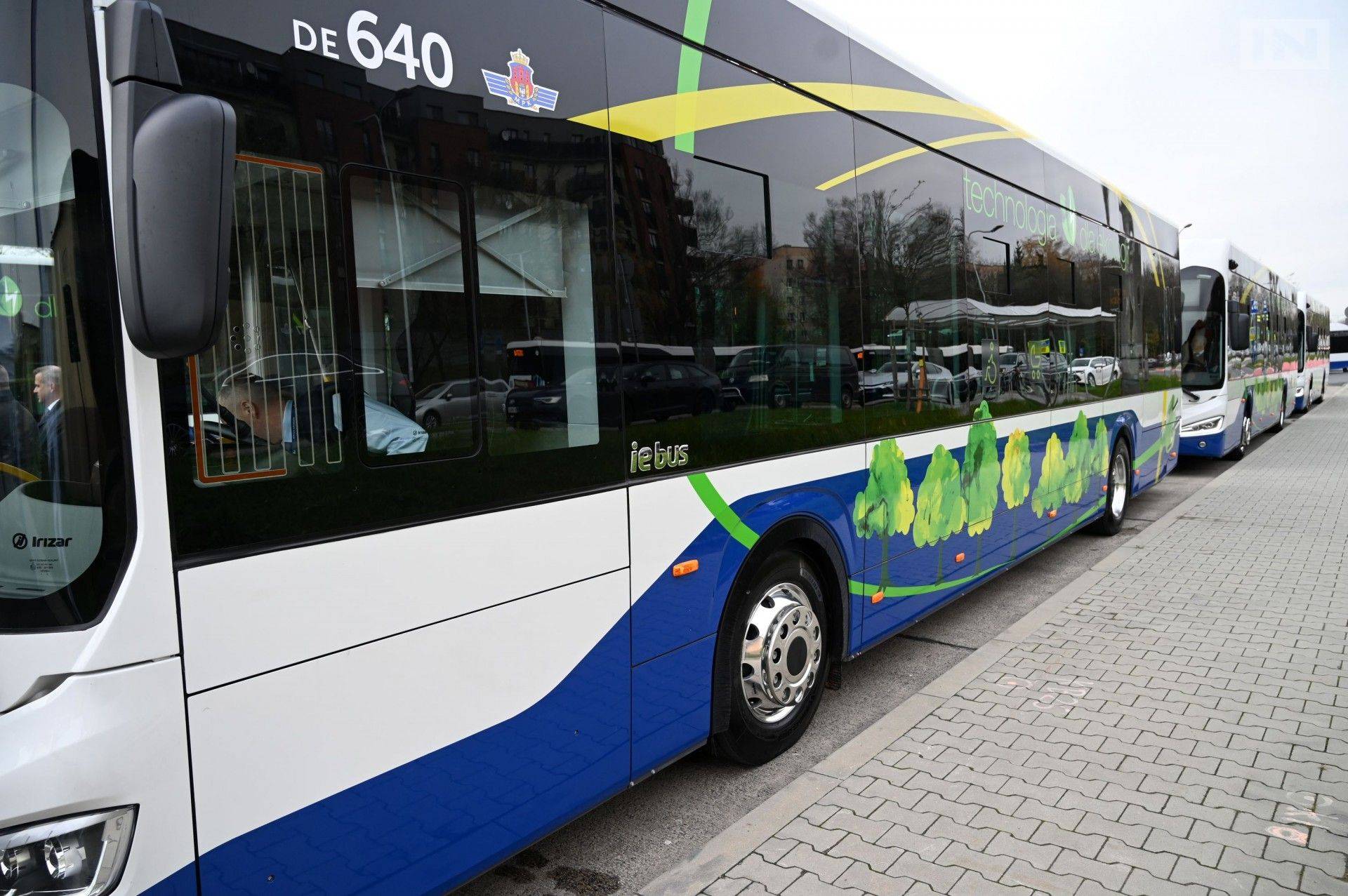 Komunikacja miejska w Krakowie przed świętami: w weekend więcej autobusów