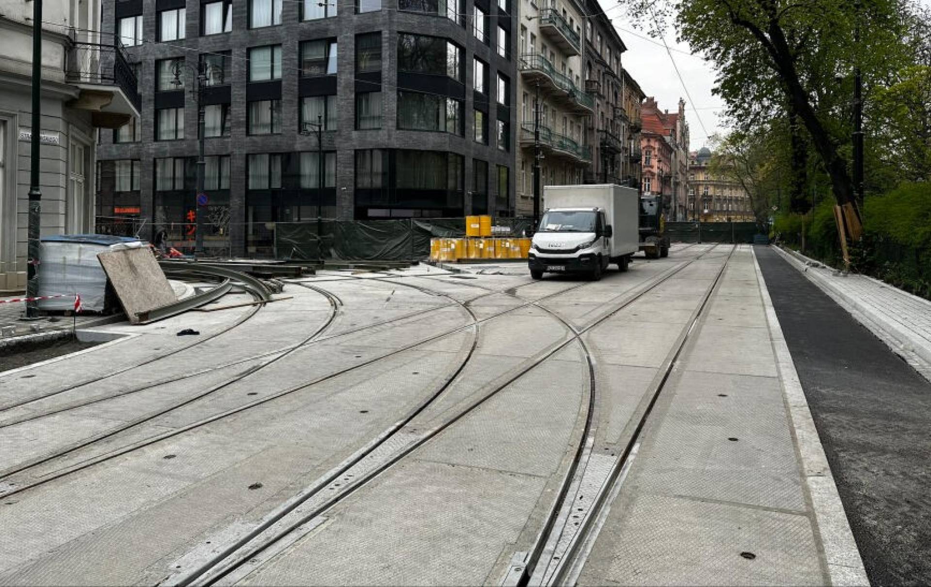 Tramwaje wracają do centrum Krakowa, "prace idą szybciej niż planowano"