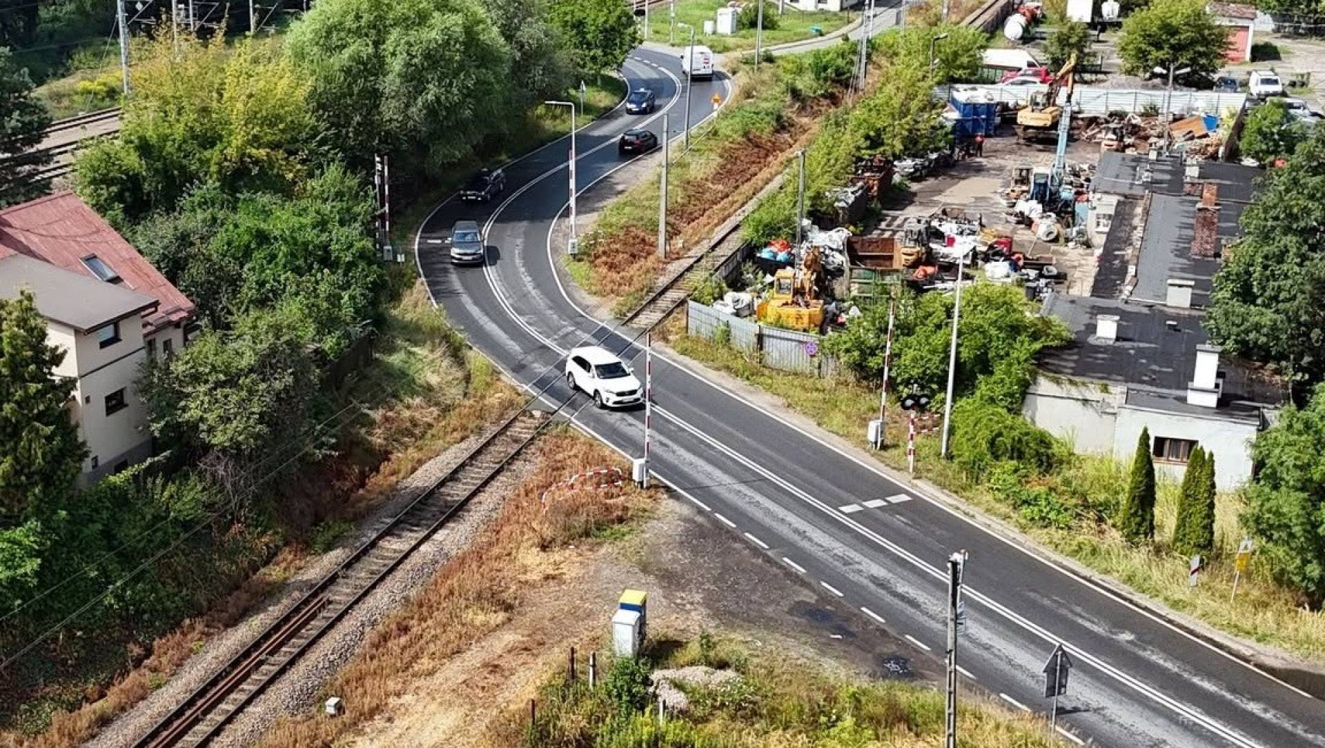 Przejazd na Półłanki w Krakowie do remontu - bez aut, ale z autobusami