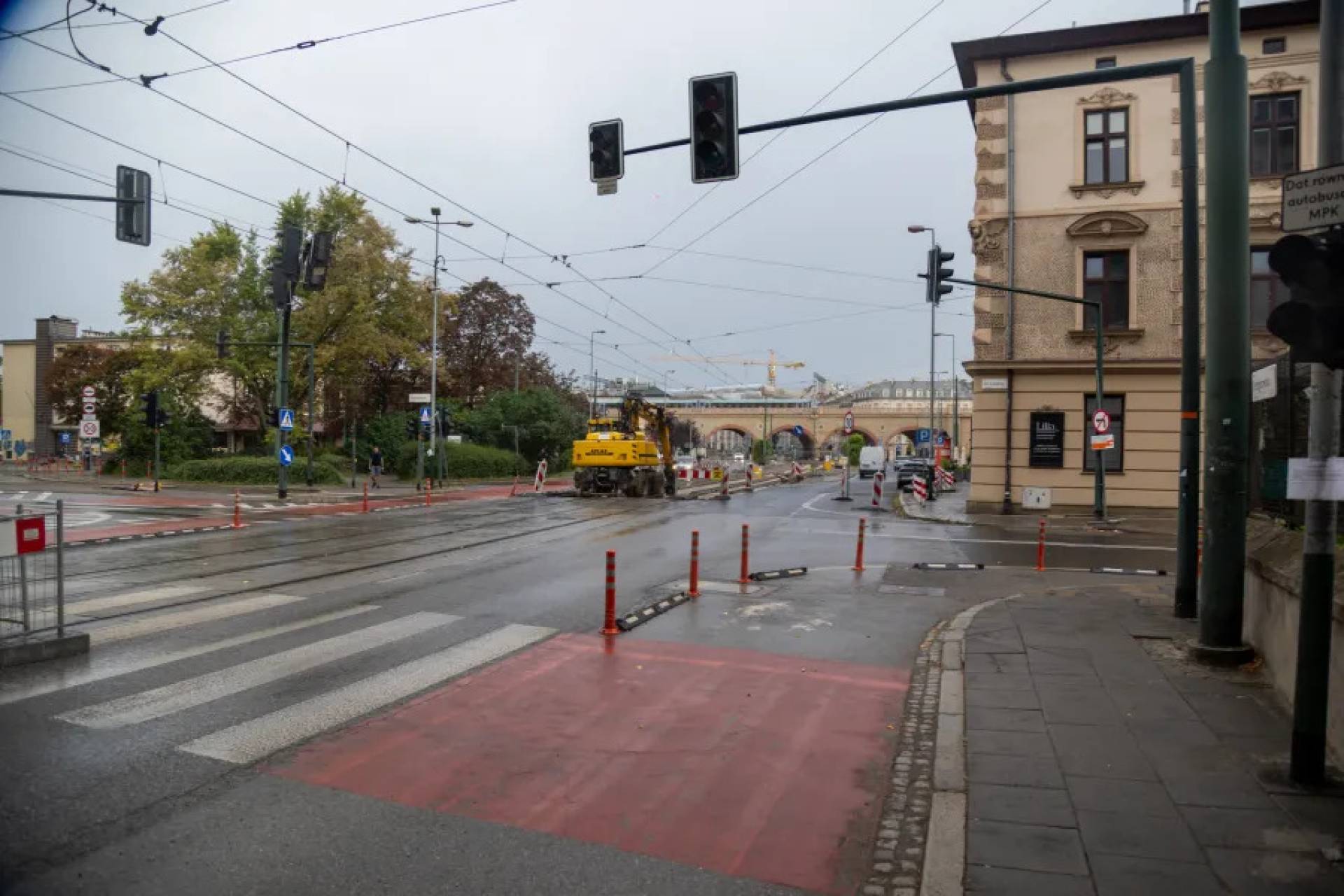 Kolejny etap remontu Grzegórzeckiej - zmiany organizacji ruchu przy Hali Targowej