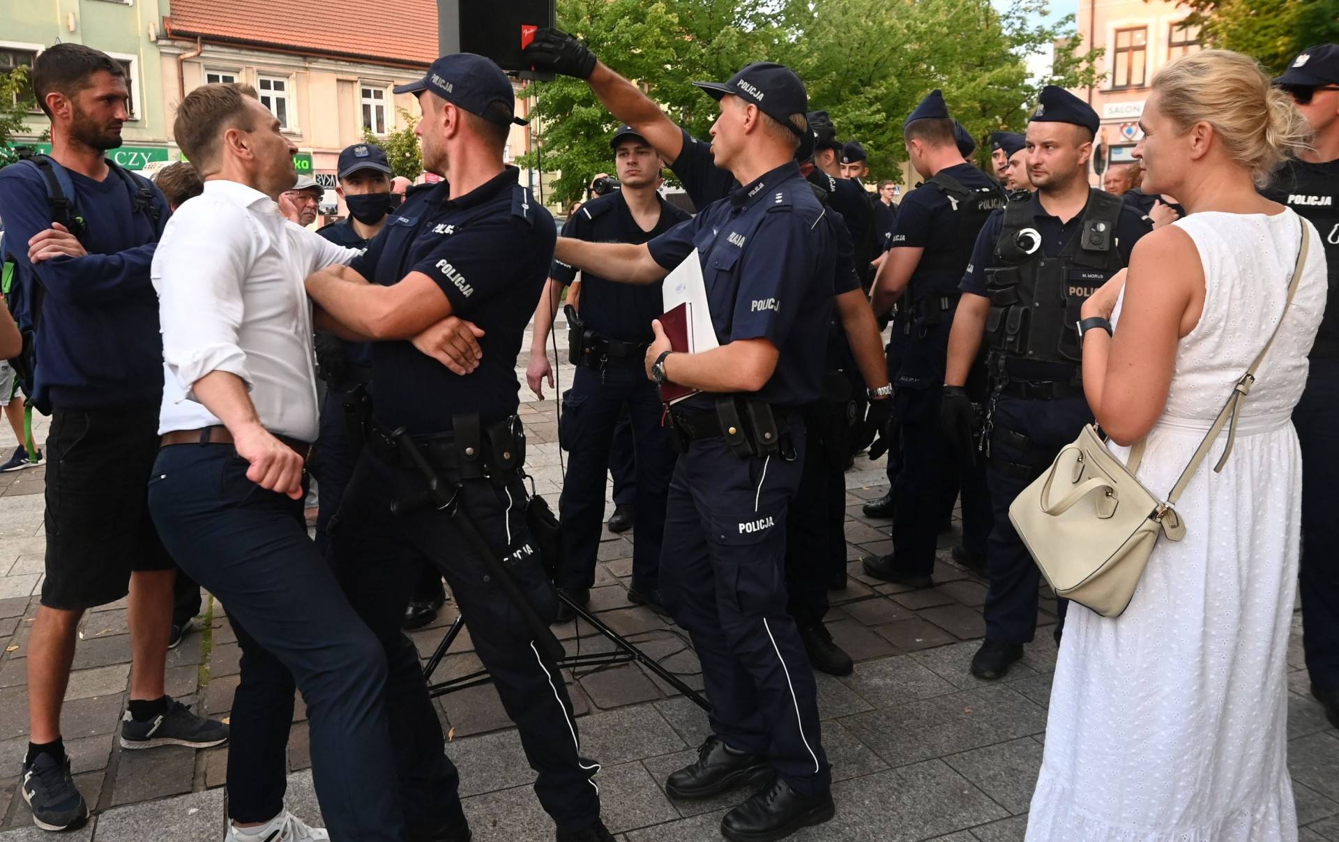 Przepychanki na wiecu Trzaskowskiego, "Skawina przeprasza za Rysia Majdzika"