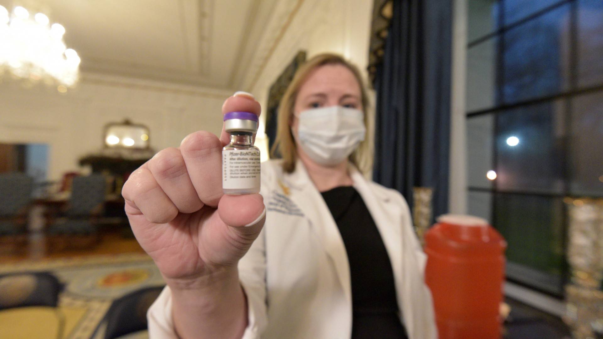 Rząd chce renegocjować dostawy szczepionek. Niewiele testów, mało zakażeń, dużo zgonów