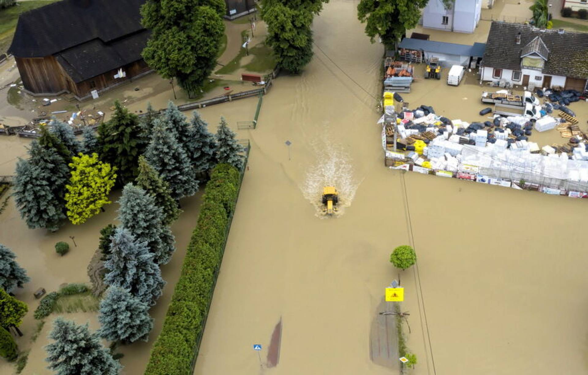 Dotknięty pandemią Kraków pomaga gminie dotkniętej powodzią
