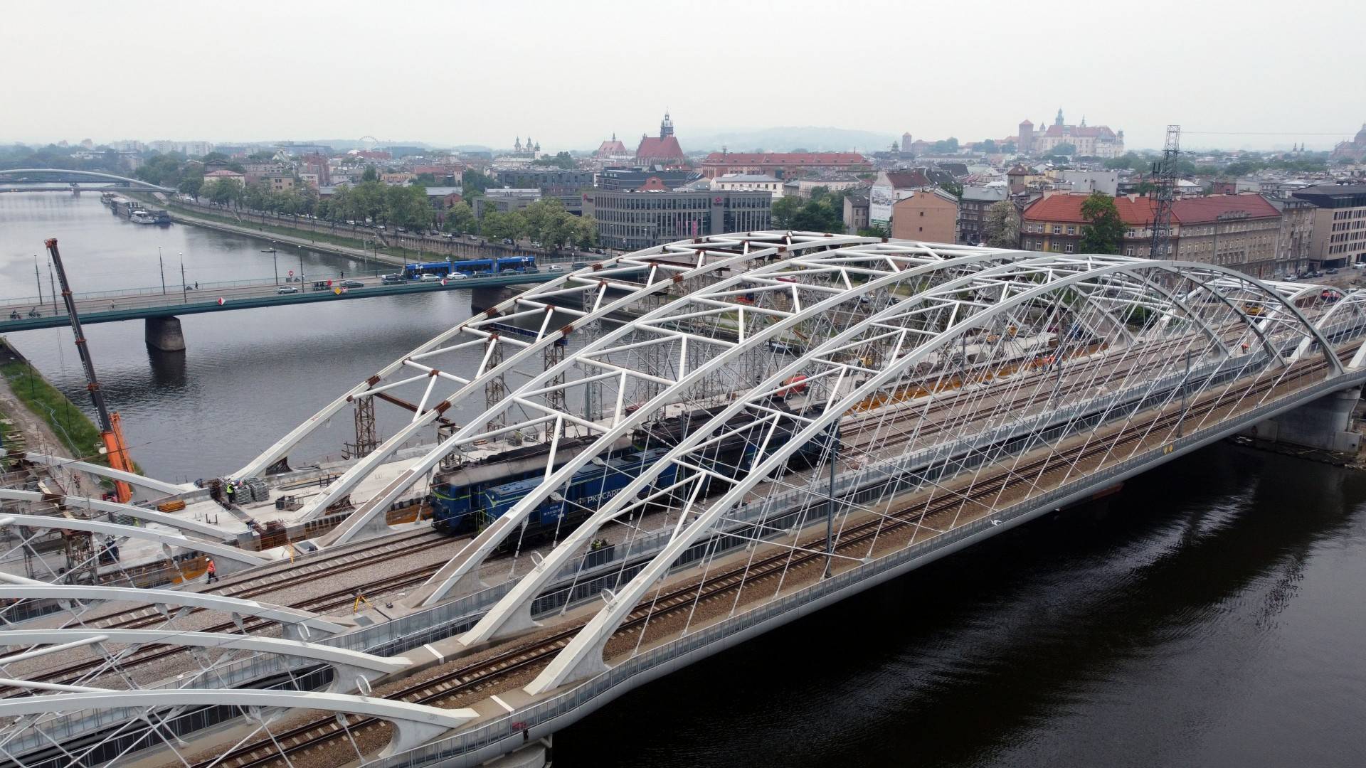 Lokomotywy testowały nowy most na Wiśle. Pojadą nim pociągi dalekobieżne