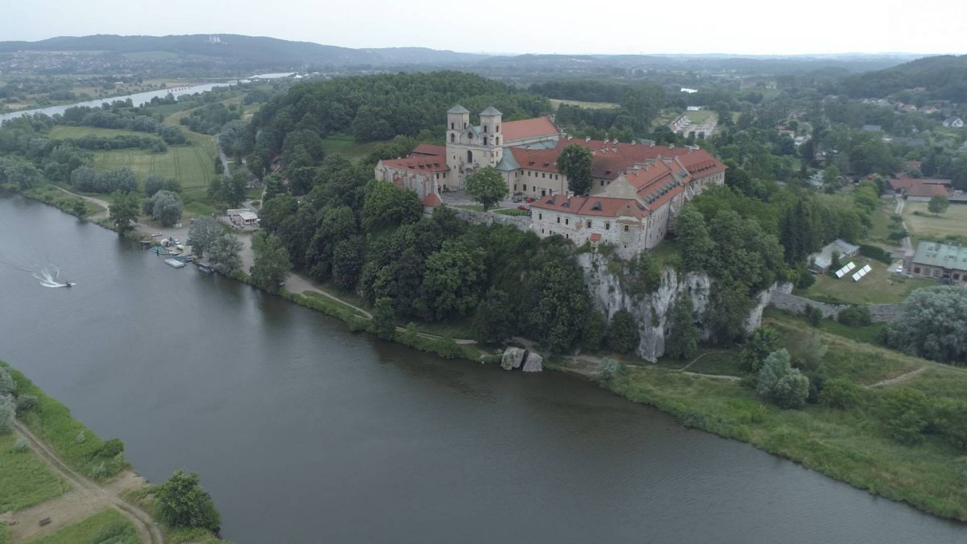 Półnagi mężczyzna zakłócił koncert w klasztorze w Tyńcu