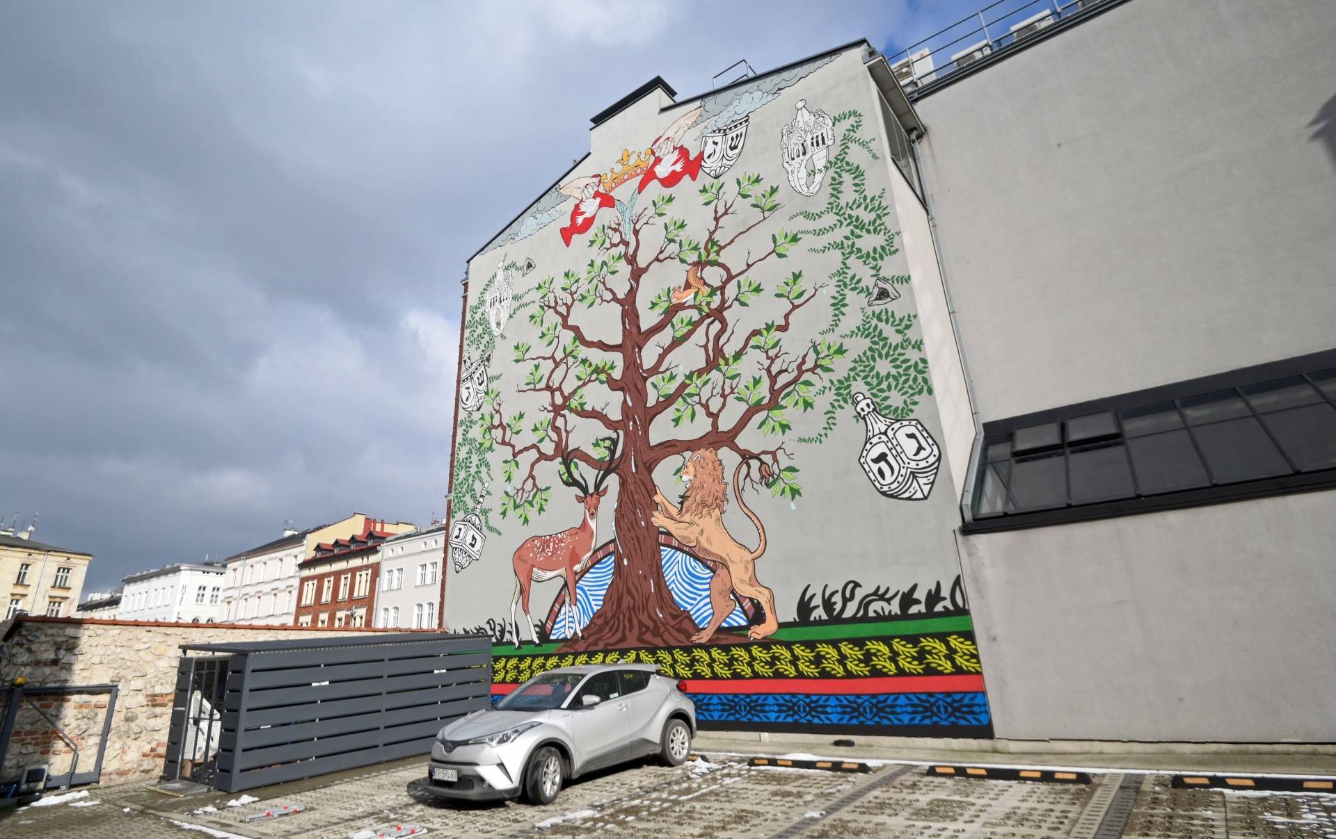 Jeden z najciekawszych nowych murali w Krakowie, na Kazimierzu