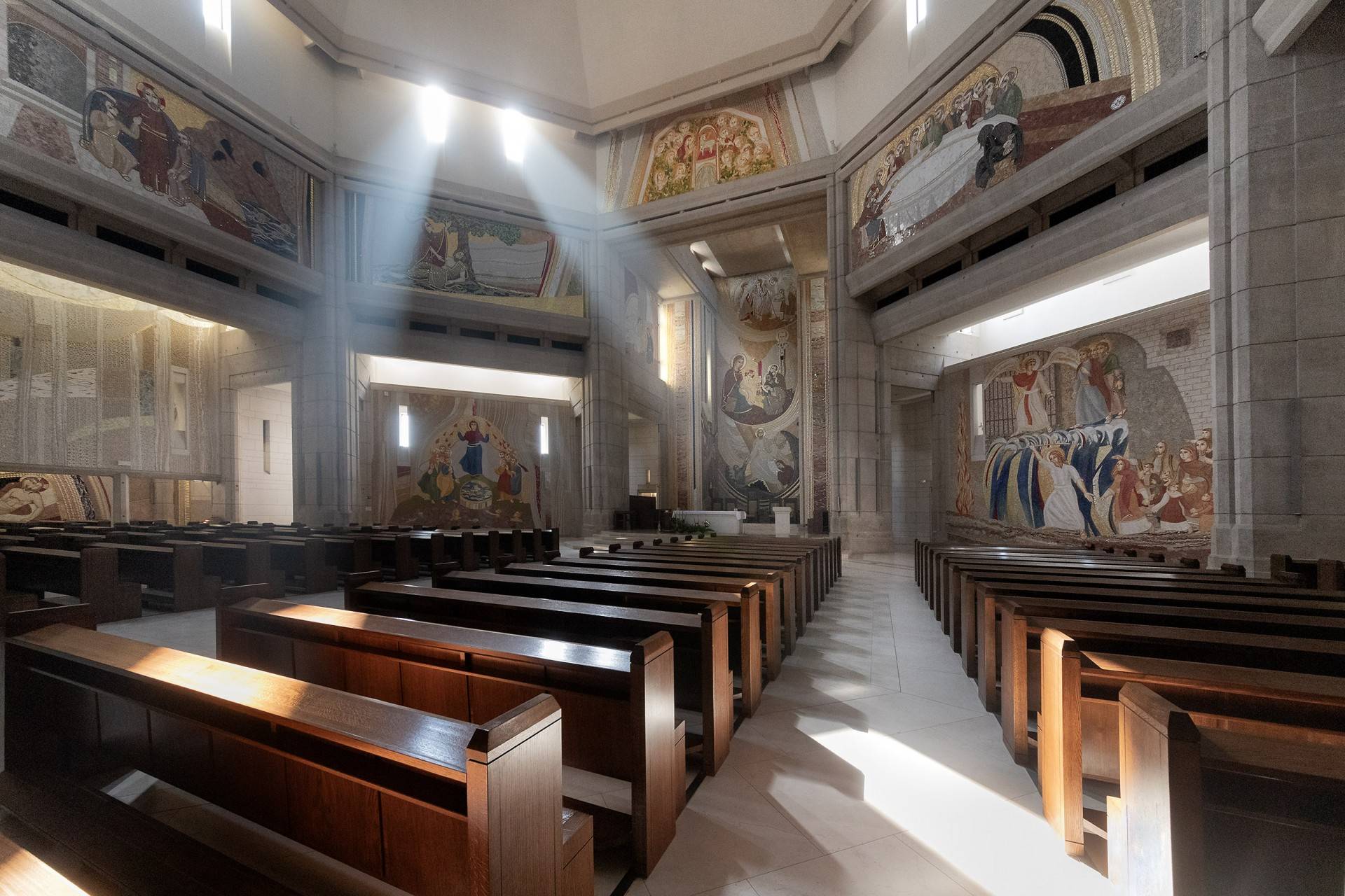 „Zranieni w Kościele” zmieniają miejsce modlitw, powodem mozaiki "seksualnego drapieżcy"