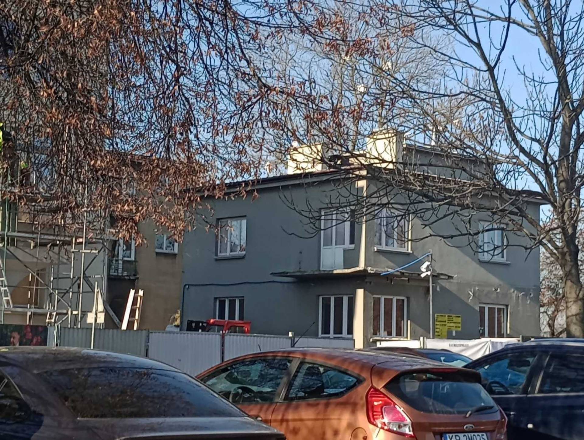 Inwestor niszczy willę przy al. Focha 24, posłanka interweniuje