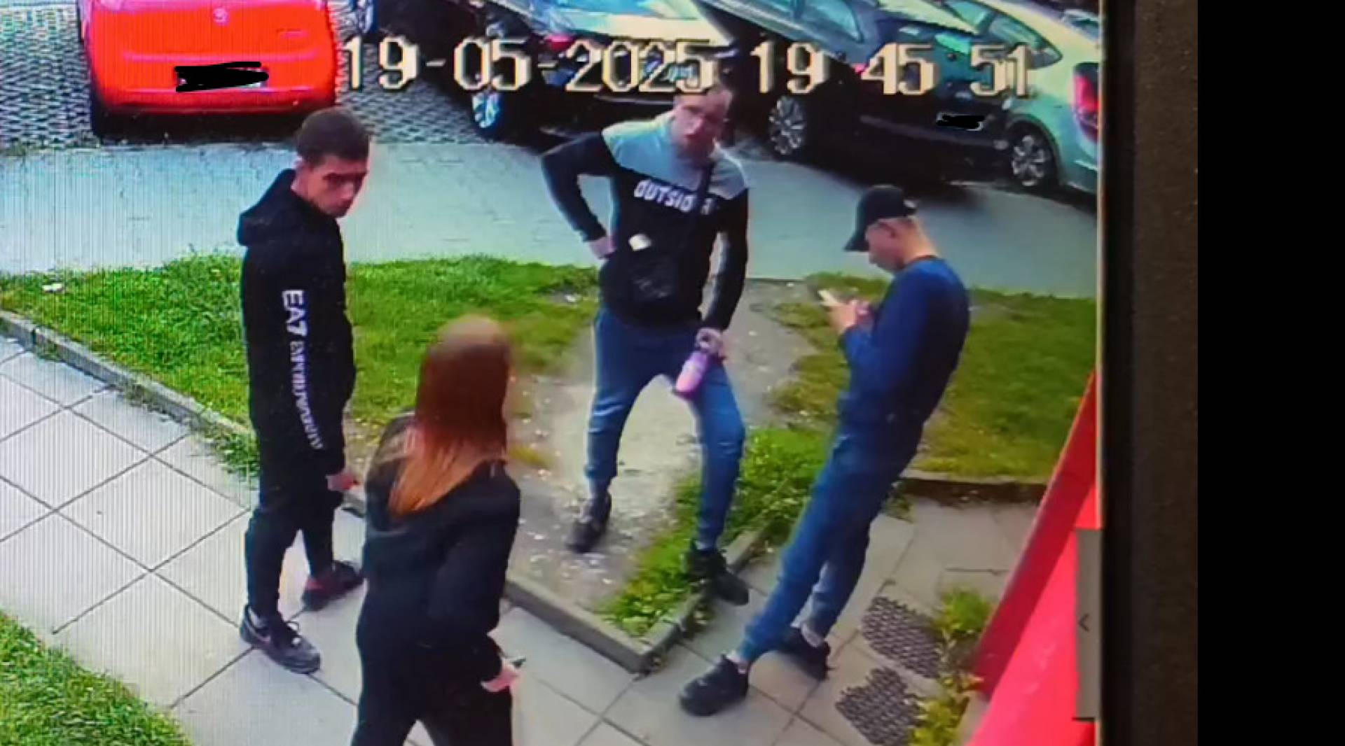 Pobili mężczyznę w pasażu handlowym. Kim są napastnicy?