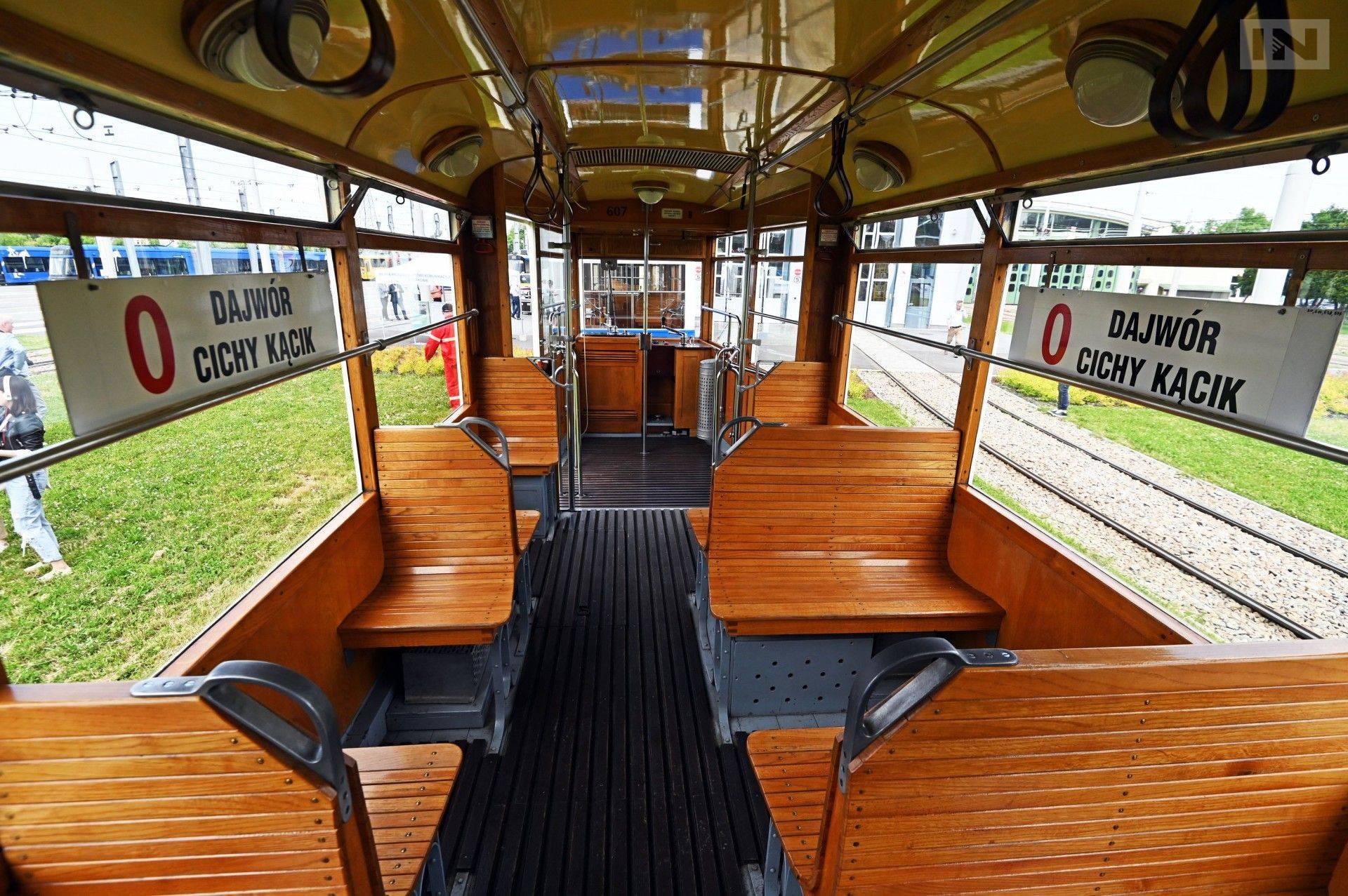 Zabytkowe autobusy i tramwaje na ulicach Krakowa. Tędy będą kursować