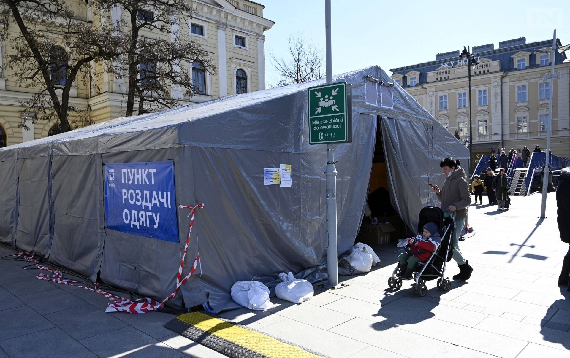 Namioty z pomocą dla uchodźców znikną sprzed dworca PKP