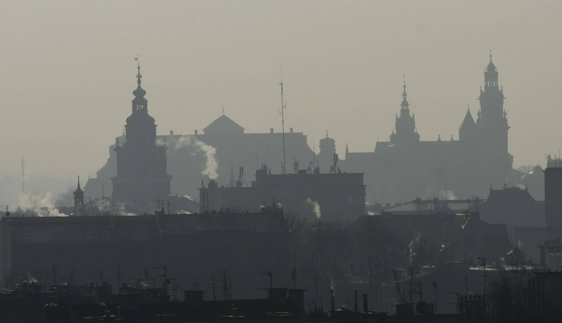 Kraków znów wśród miast z najgorszym powietrzem na świecie. Oberwał "rykoszetem"