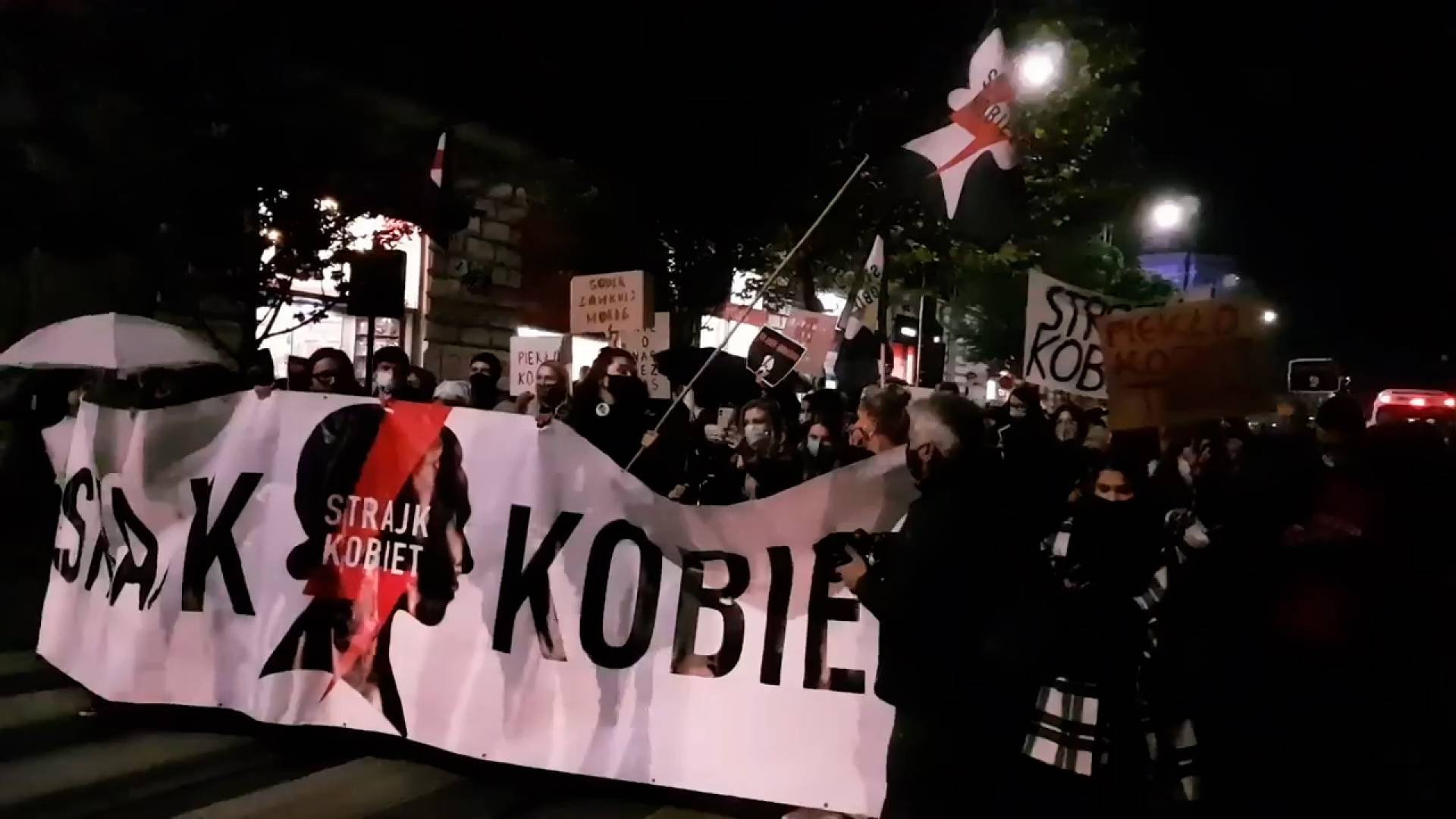 „To jest wojna!” Tysiące osób protestowały w Krakowie