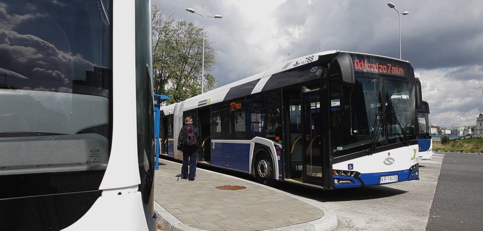 "Najtrudniejszy okres dla komunikacji miejskiej". Czy 25 autobusów załatwi sprawę?