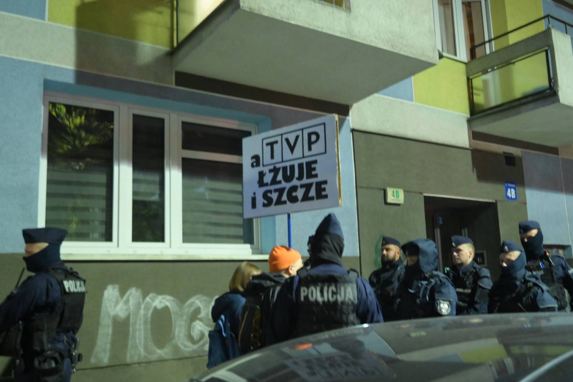 Kaczyński w Krakowie: protest, policja i "fotoreporter wyklęty"