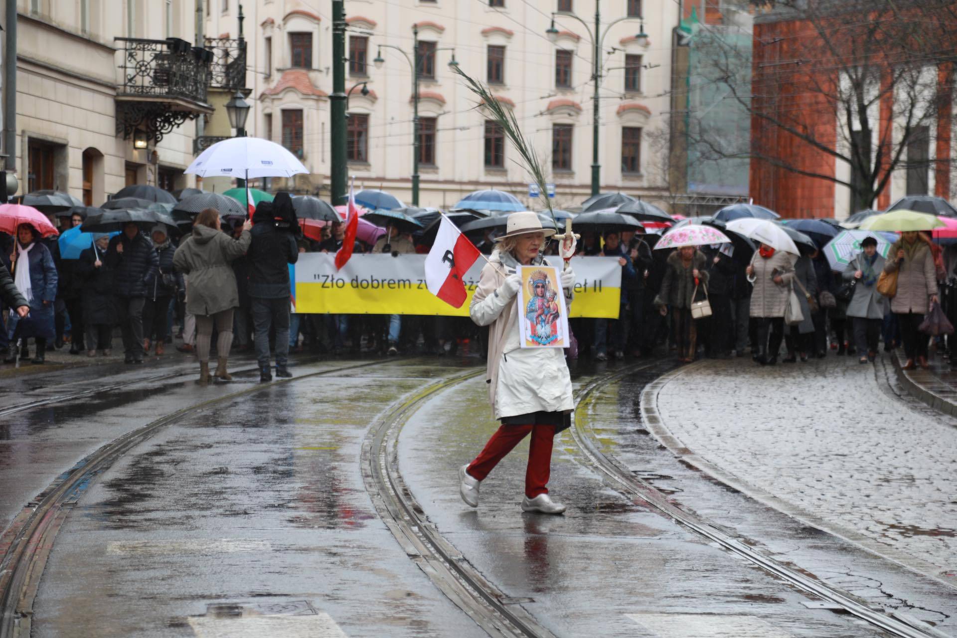 Dwa marsze "obrońców Jana Pawła II". Jeden z nich poprowadził Patryk Jaki