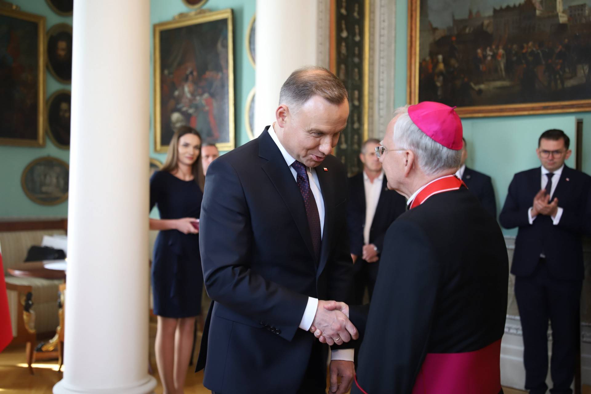 Prezydent Duda odznaczył abpa Jędraszewskiego. "Sojusz ołtarza z PiS"