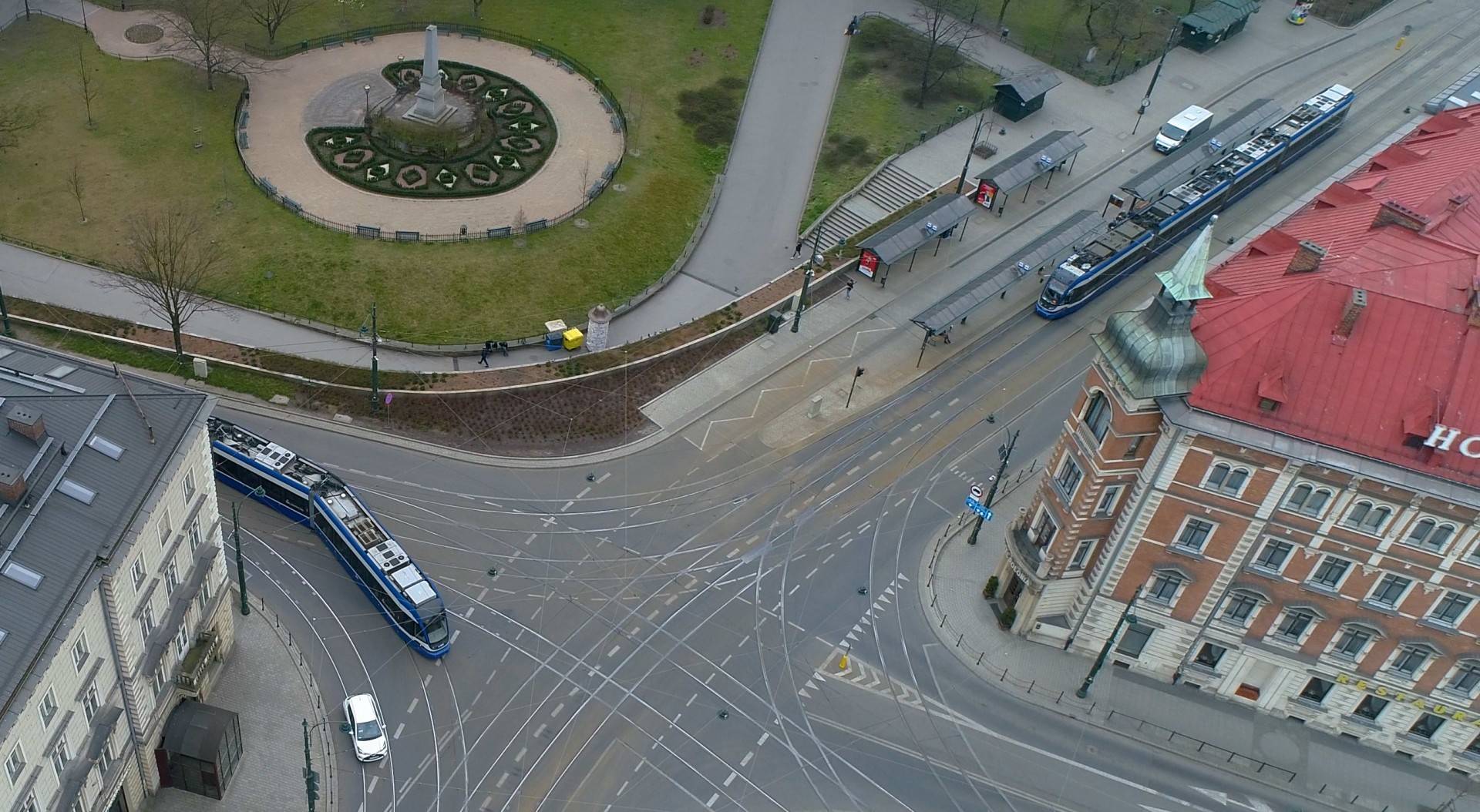 Basztowa i Długa znów zamknięte dla samochodów i tramwajów