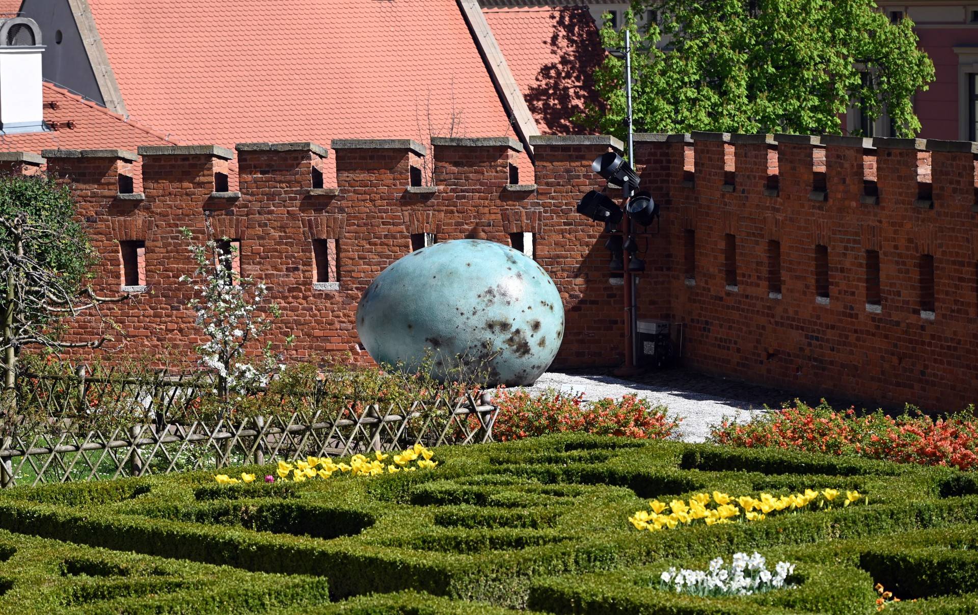 Wkrótce wszystko się zmieni, wystawa w ogrodach wawelskich