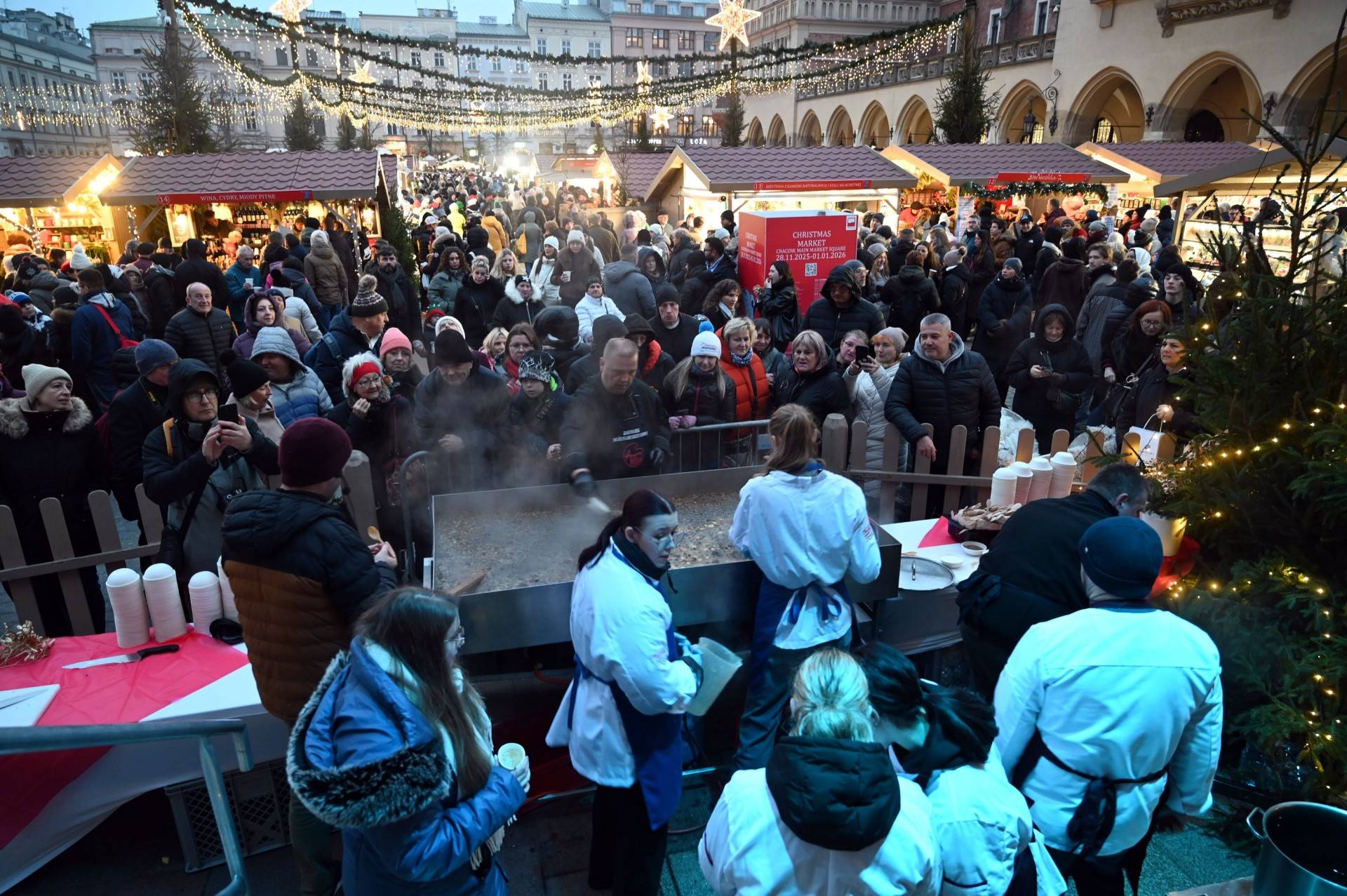 Rekord Polski w gotowaniu żurku. W Krakowie przygotowano 220 kilogramów zupy