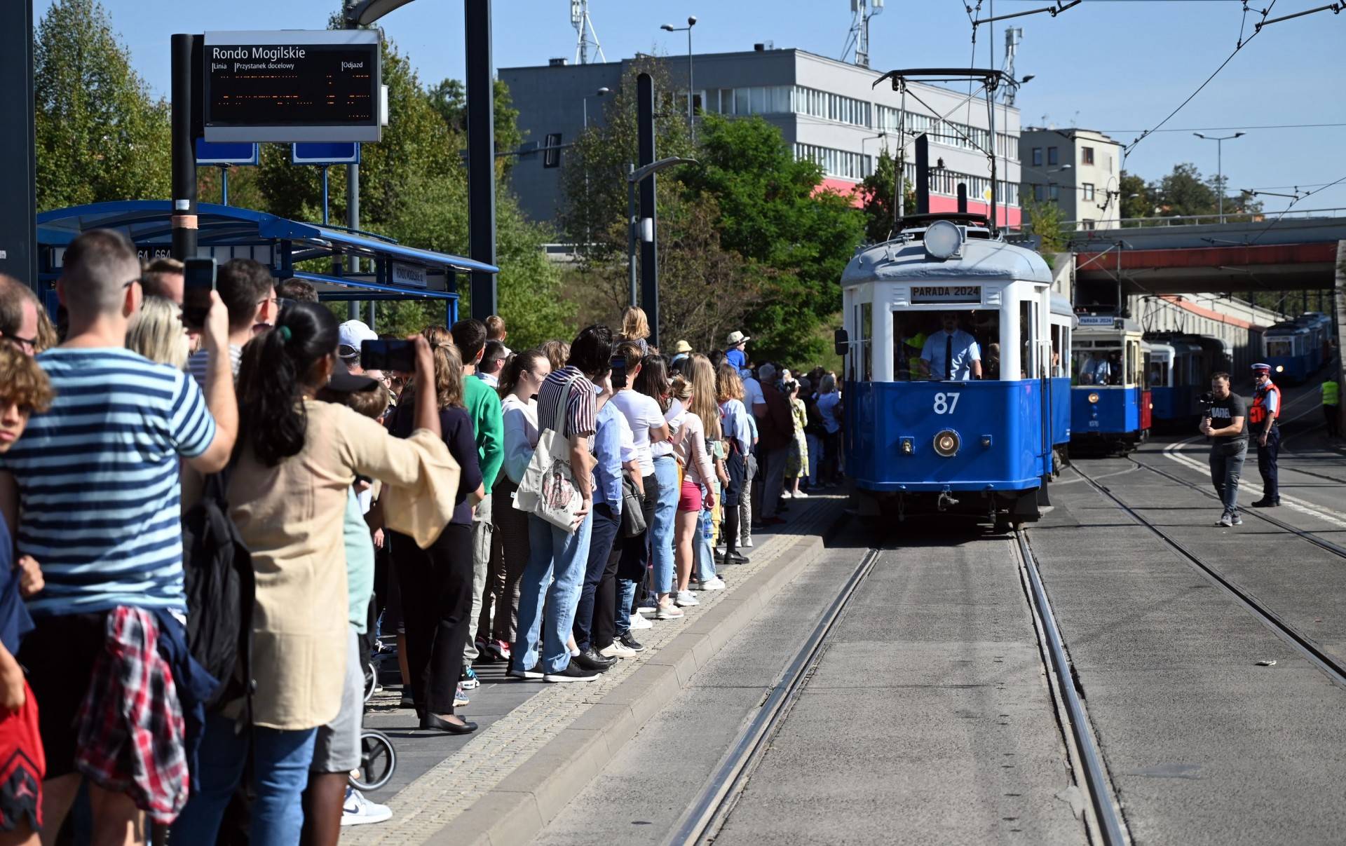 Tłumy czekały na te tramwaje, ostatnia w tym roku okazja...