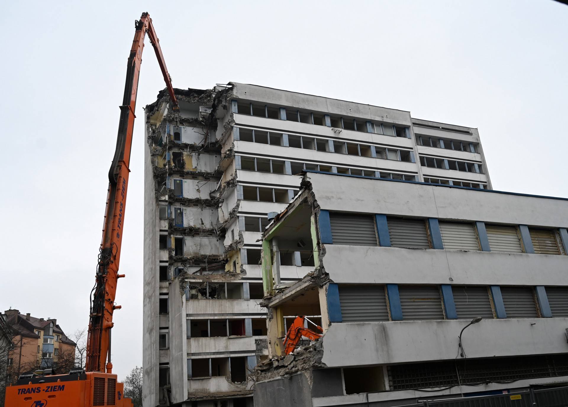 Znika modernistyczny biurowiec w centrum Krakowa