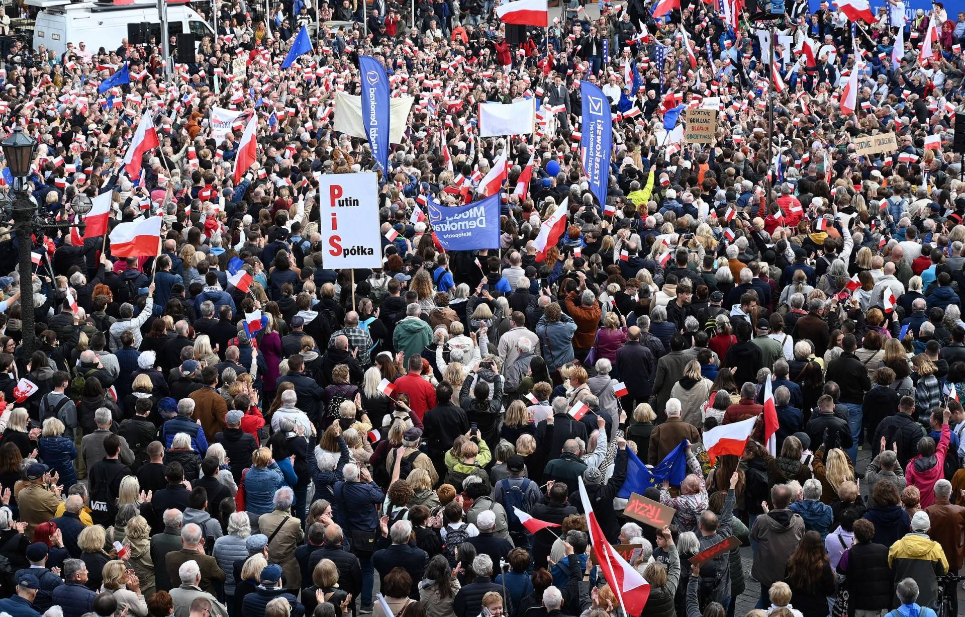 Tłumy na spotkaniu z Trzaskowskim w Krakowie