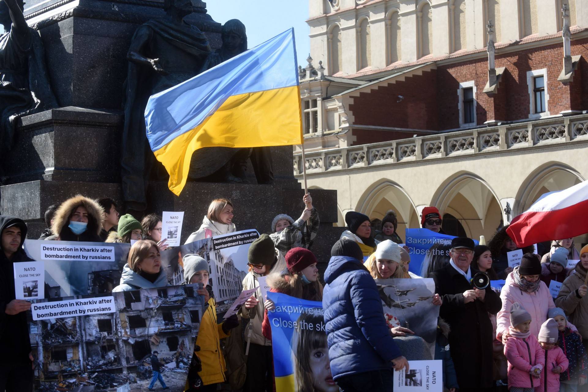 Ukraińscy uchodźcy protestują na Rynku Głównym. Jeden postulat