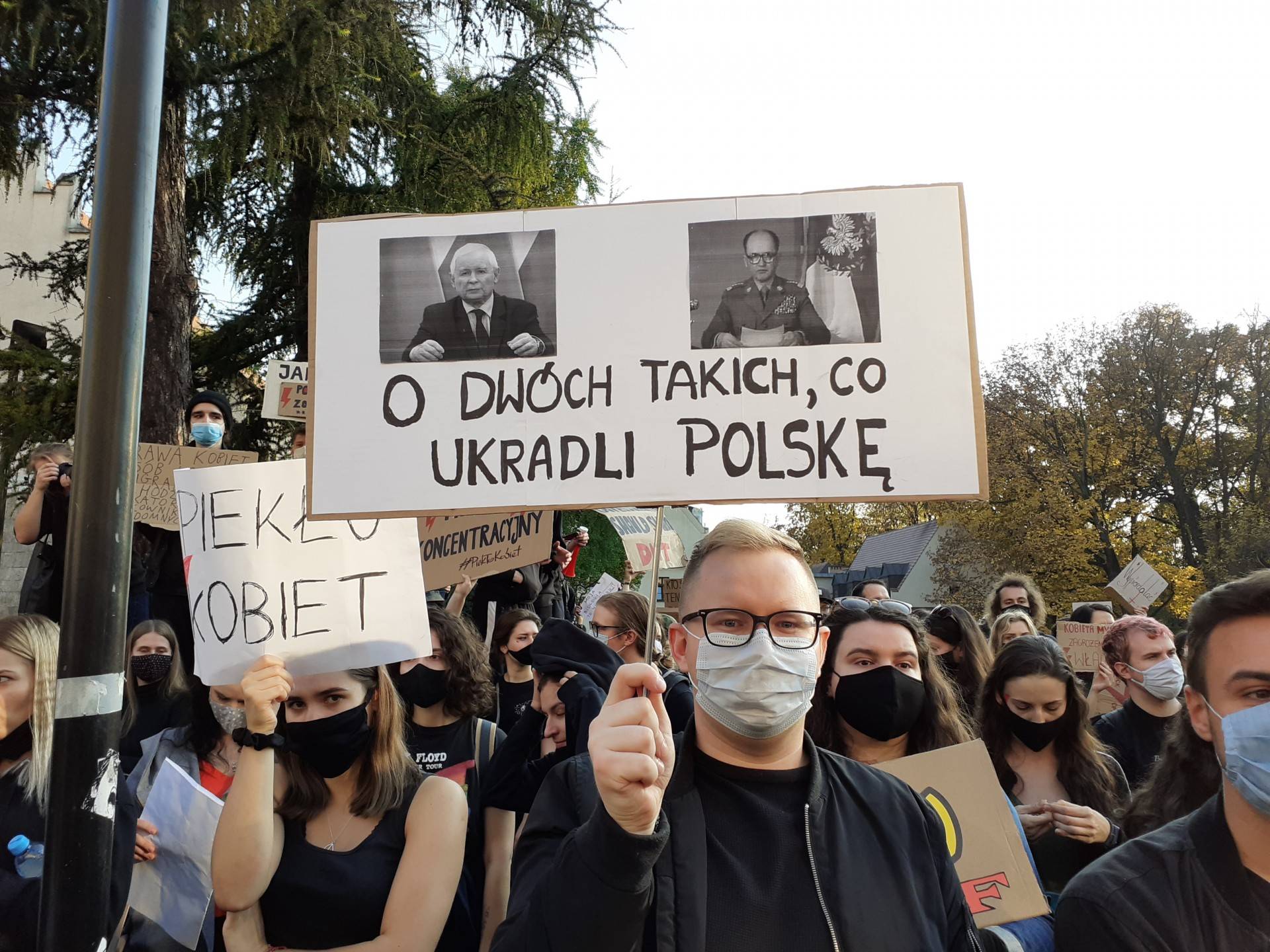 Protestujący studenci przed "oknem papieskim", fot. Marek Lasyk