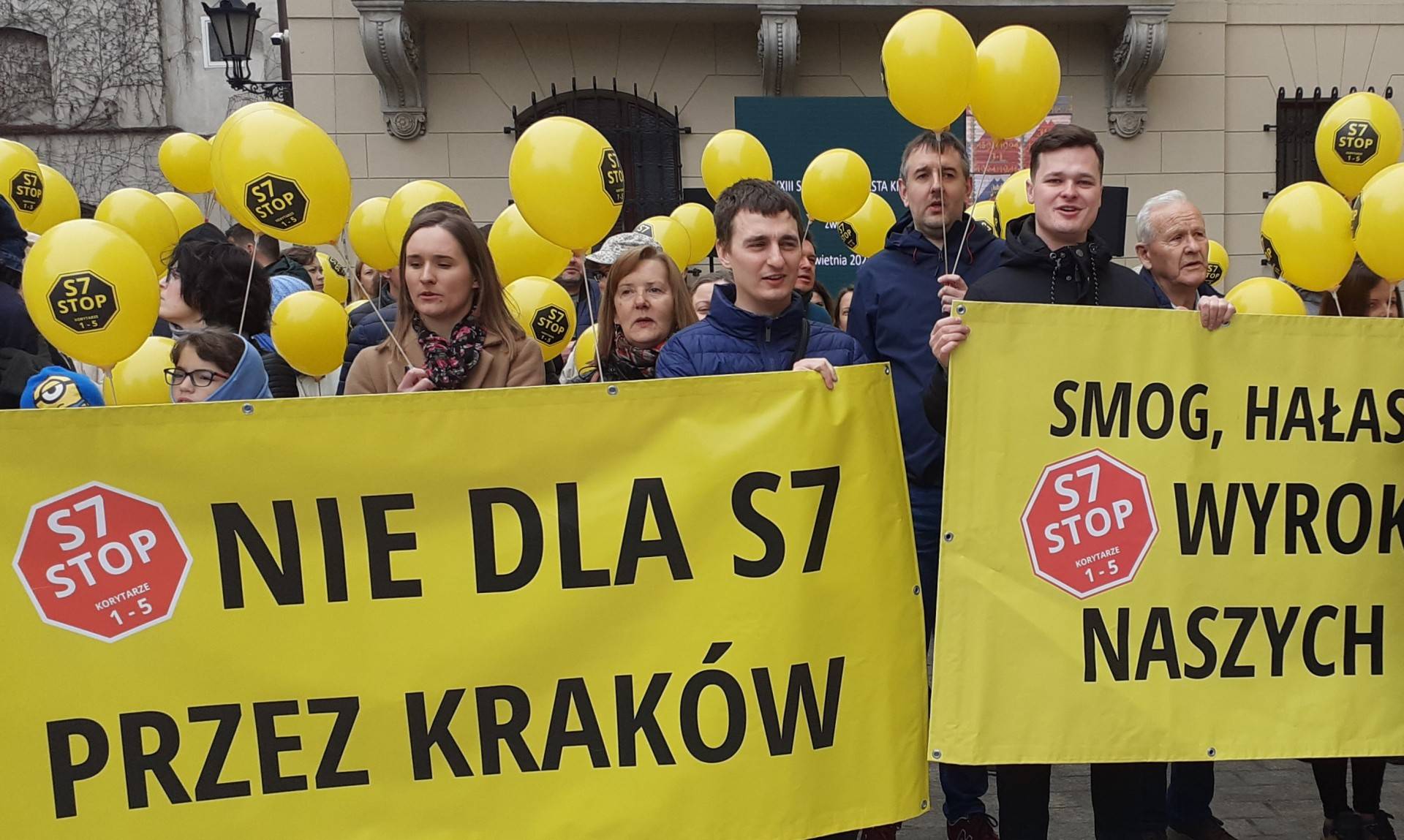 Protest przeciwko budowie S7 przed krakowskim magistratem, fot. Marek Lasyk