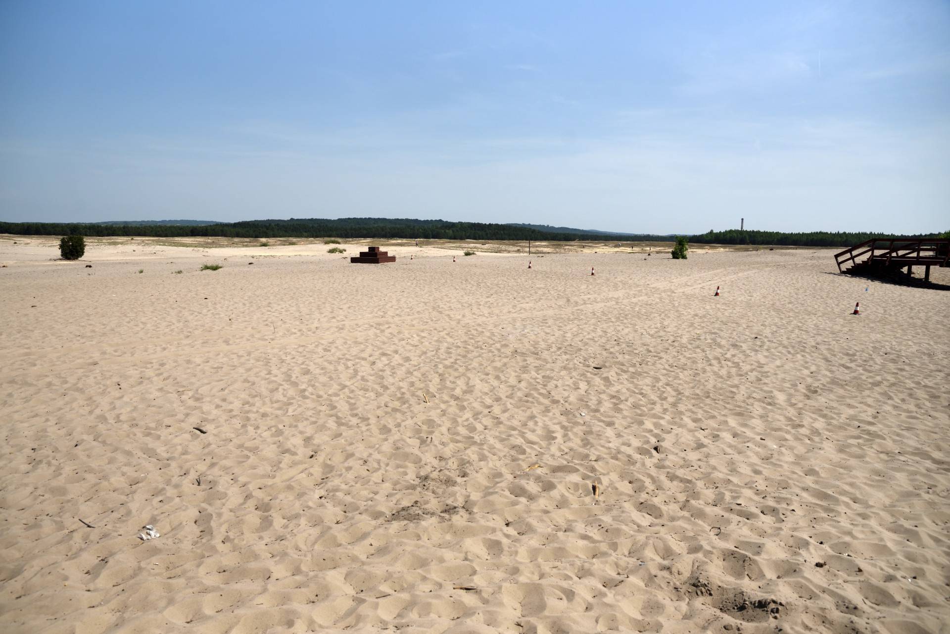 Największy w Polsce obszar lotnych piasków, przyciąga turystów