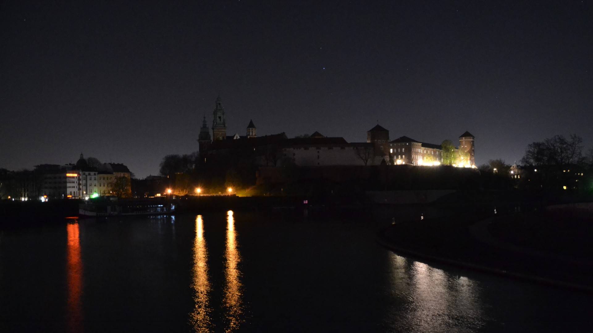 Ciemności kryją Kraków, pierwsza noc bez oświetlenia