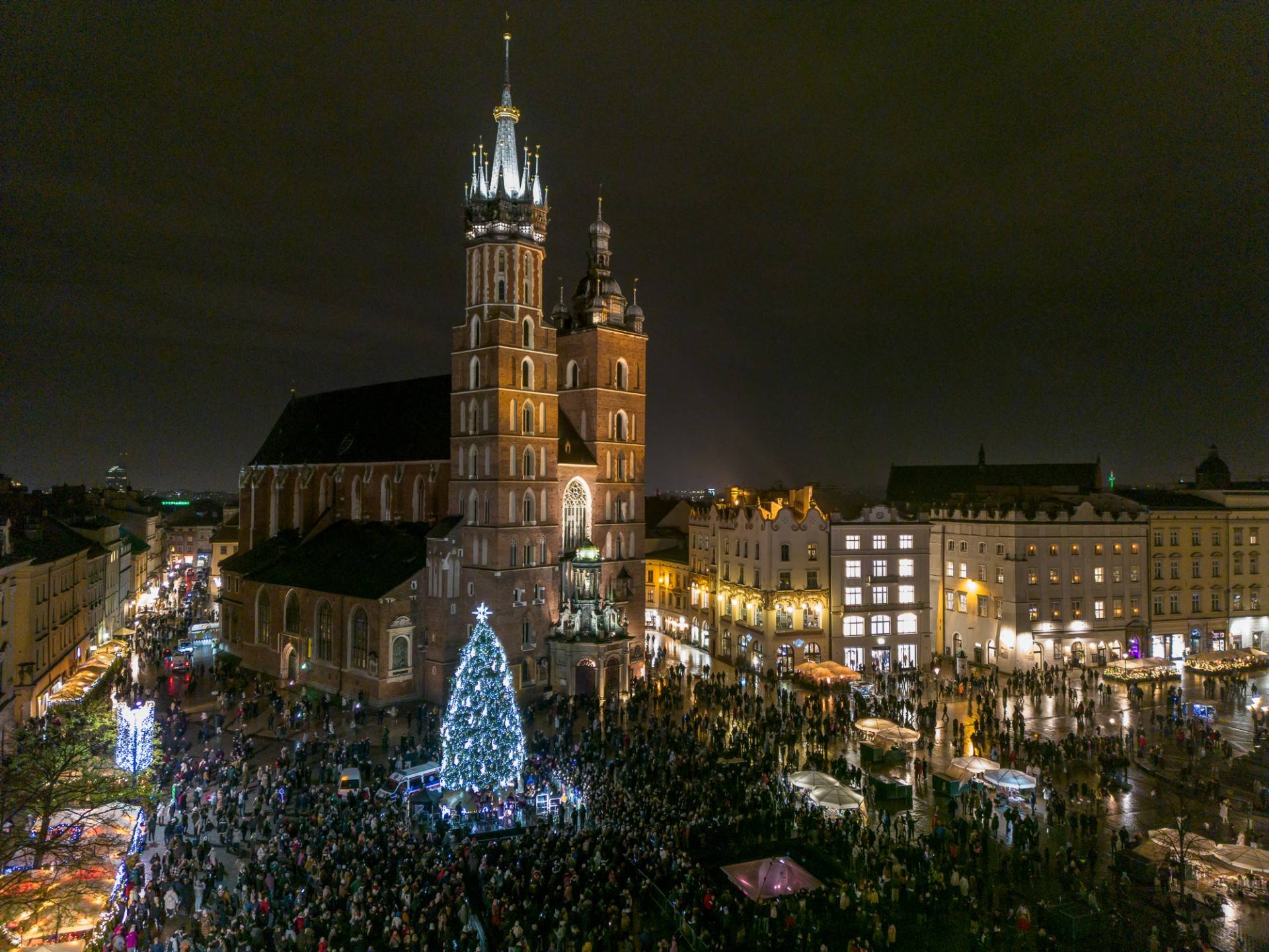 Piękny czas w Krakowie, choinka na Rynku Głównym w pełnym blasku