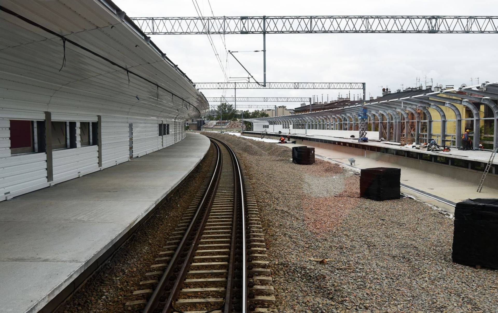 Nowa stacja, nowe mosty: drezyną po największej kolejowej inwestycji