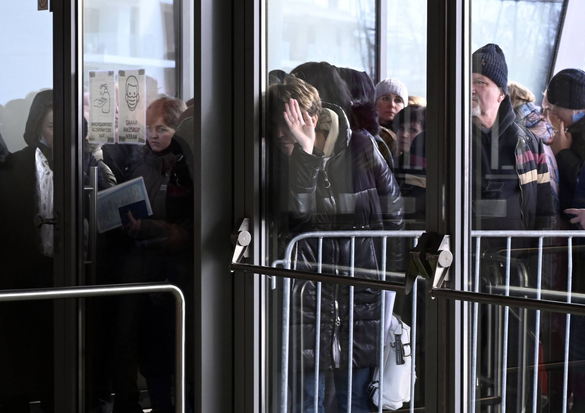 Tauron Arena: tłum uchodźców z Ukrainy w kolejce po PESEL