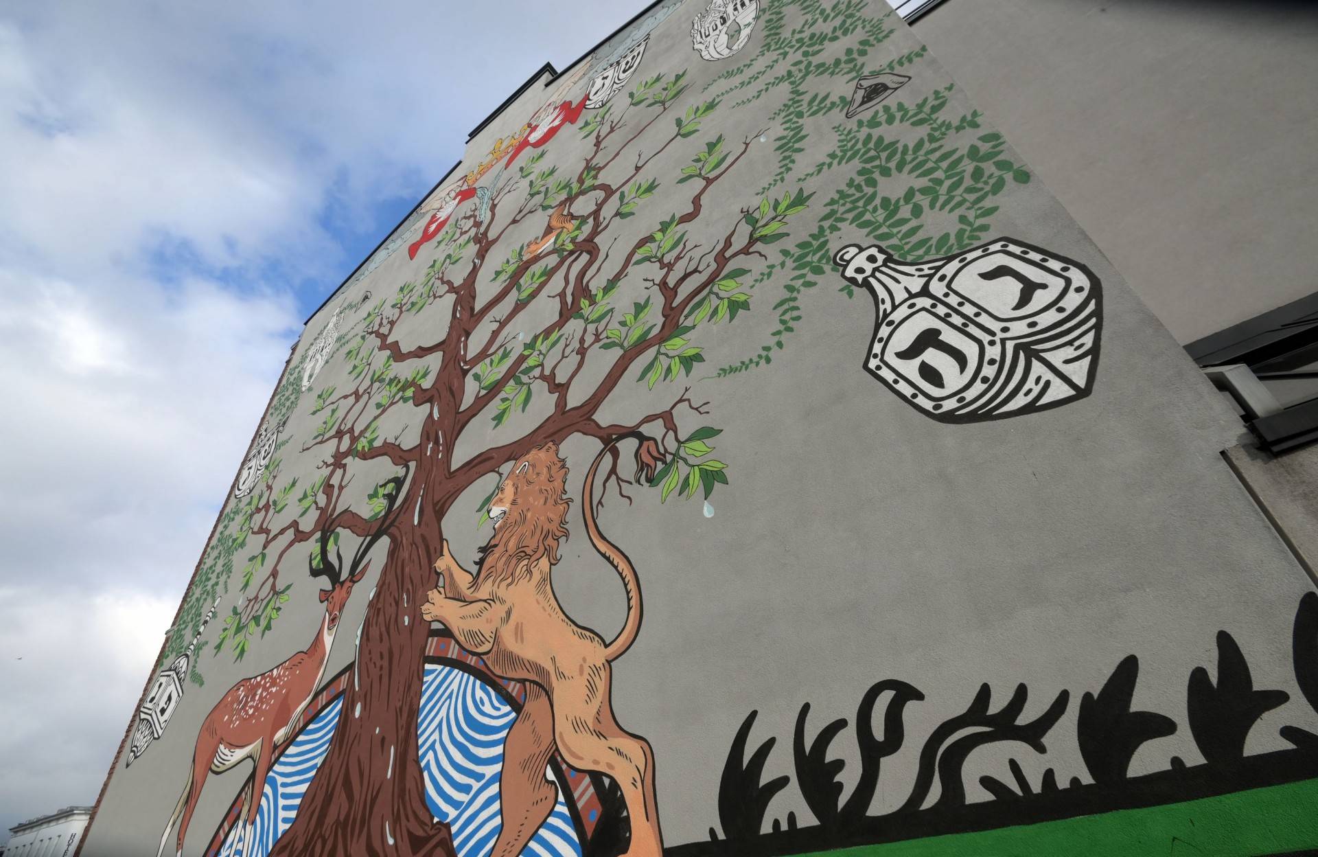 Nowy mural na krakowskim Kazimierzu, nawiązuje do żydowskiej tradycji