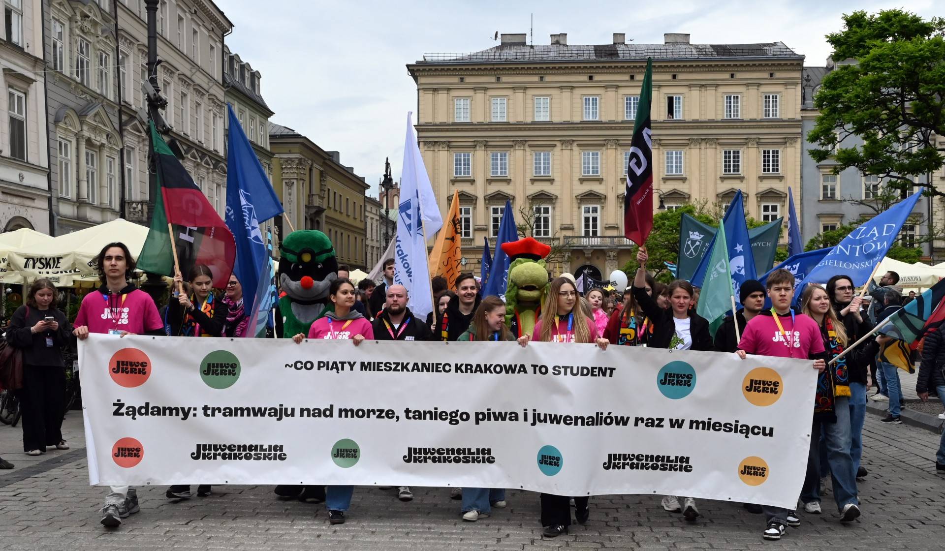 Studenci przedstawili swoje żądania. Barwny pochód przeszedł przez Kraków