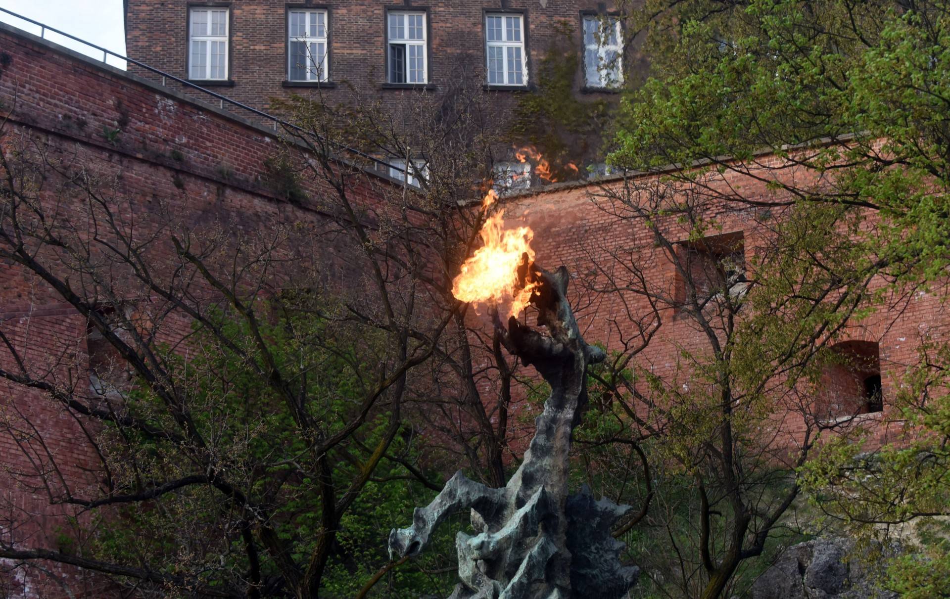 Miał być fontanną. 50 lat temu powstał słynny pomnik Smoka Wawelskiego
