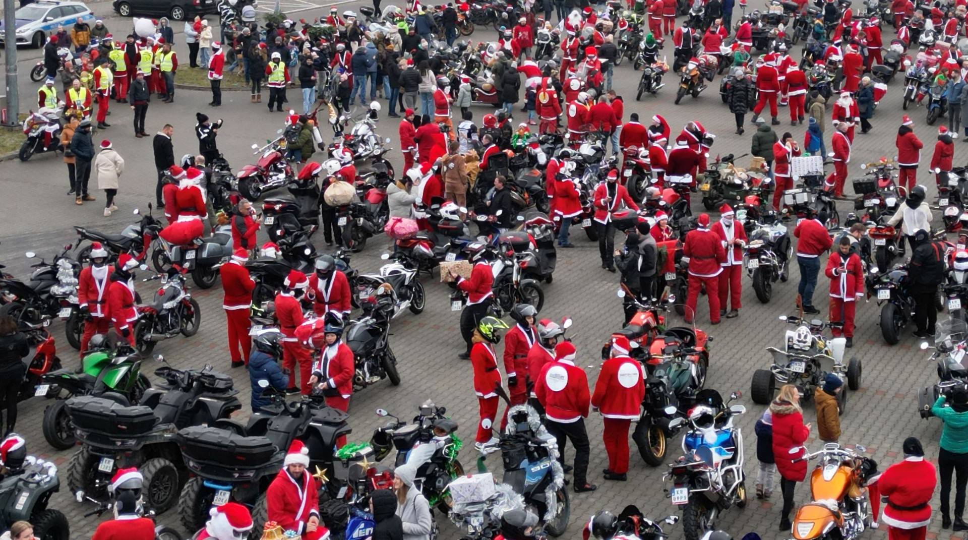 Motomikołaje dały pozytywnego czadu, wielka parada w Krakowie