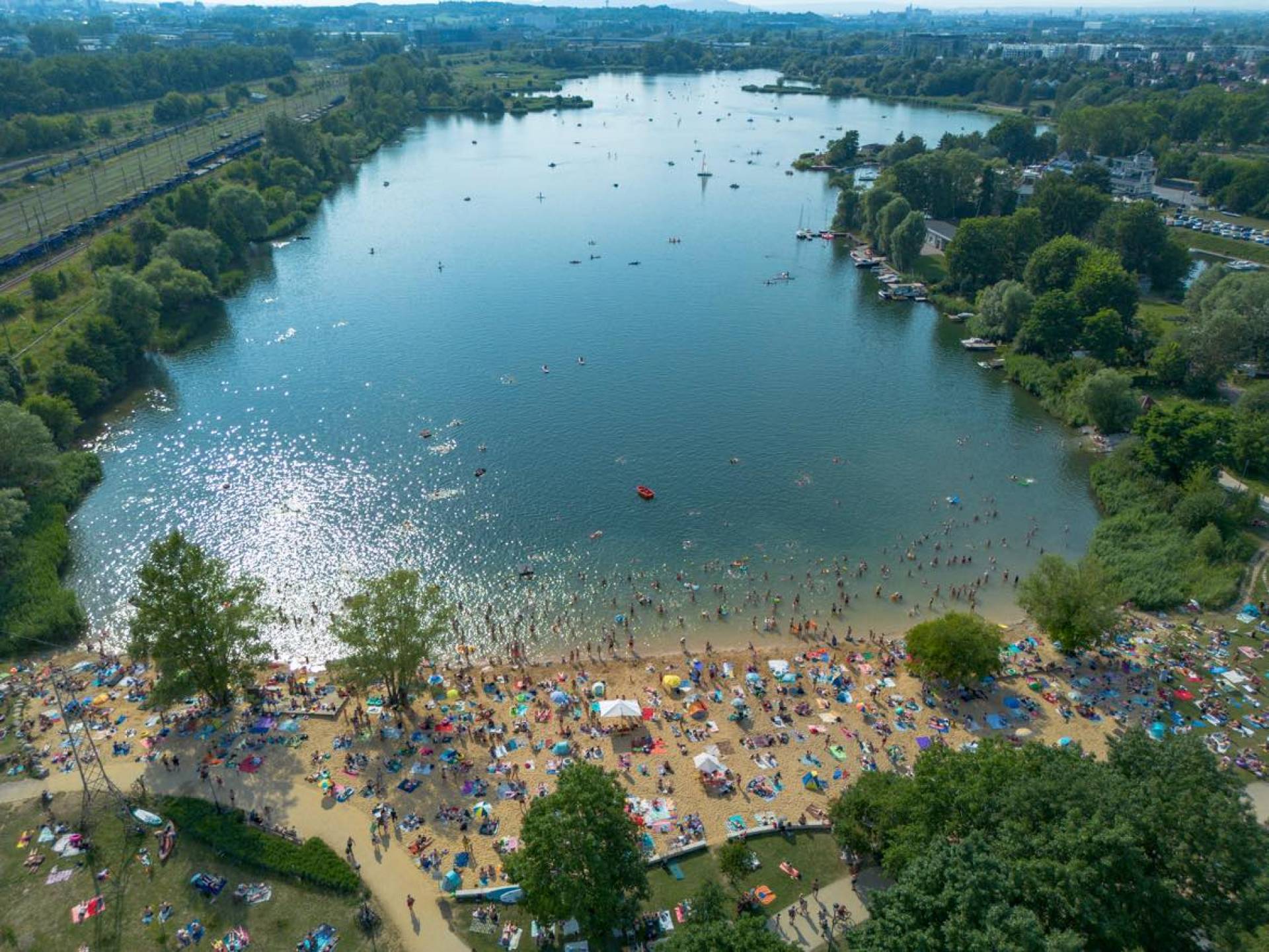 Bagry: tu limitów na szukanie ochłody nie ma, plażowanie bez kolejki