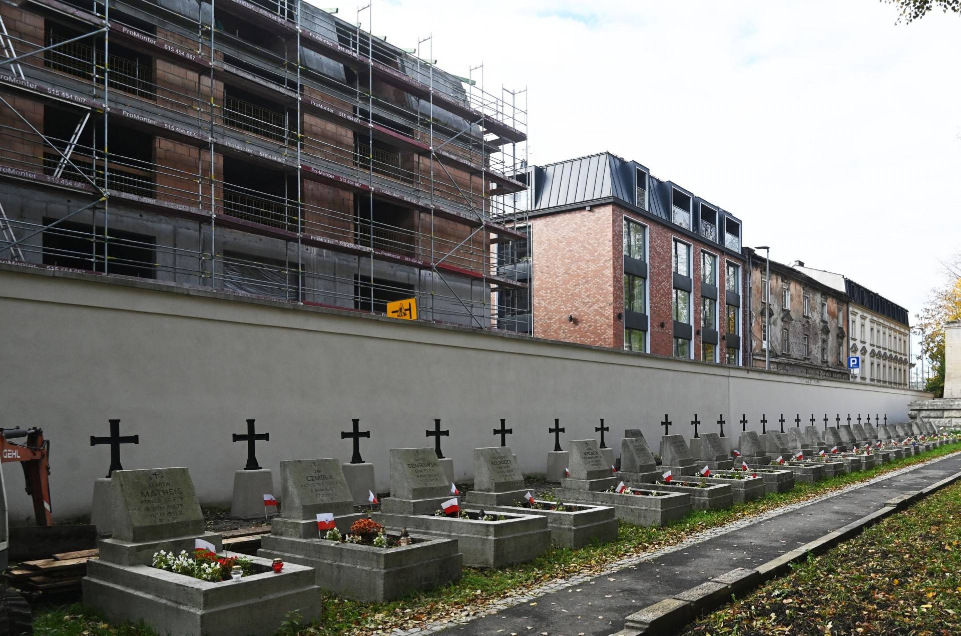Cmentarz Rakowicki: deweloperzy podchodzą coraz bliżej