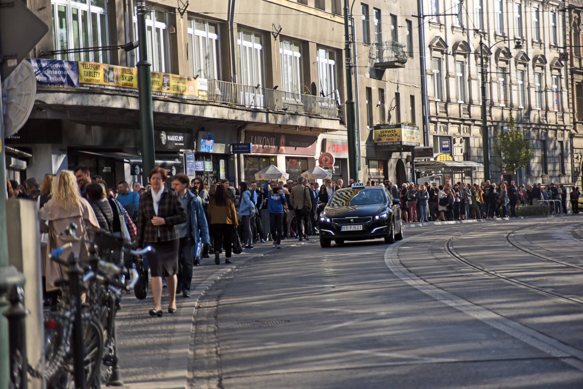 Gigantyczna kolejka jakiej w Krakowie nie widziano od lat... po autograf